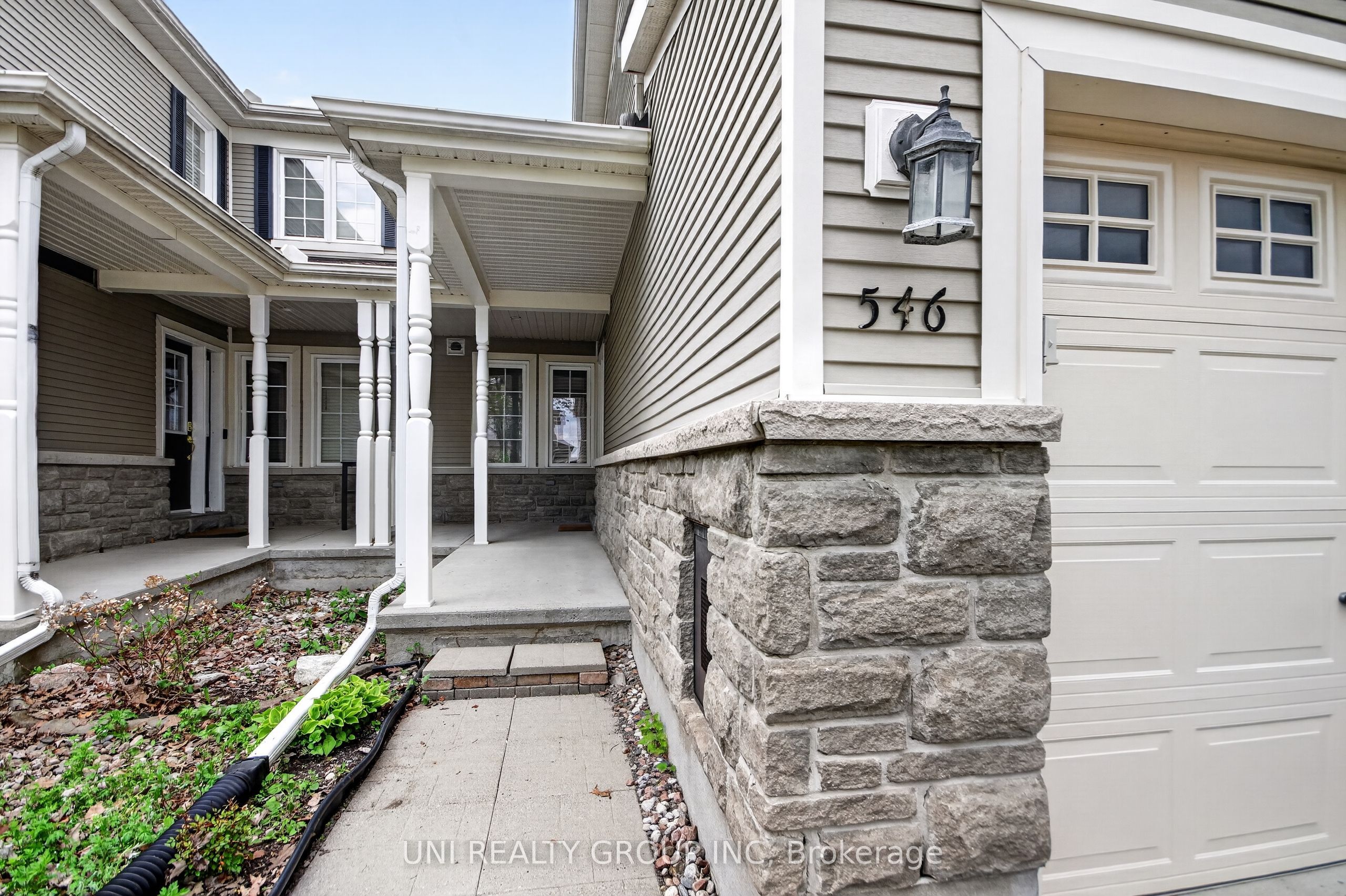 546 Ashbourne Crescent Property Photo 2
