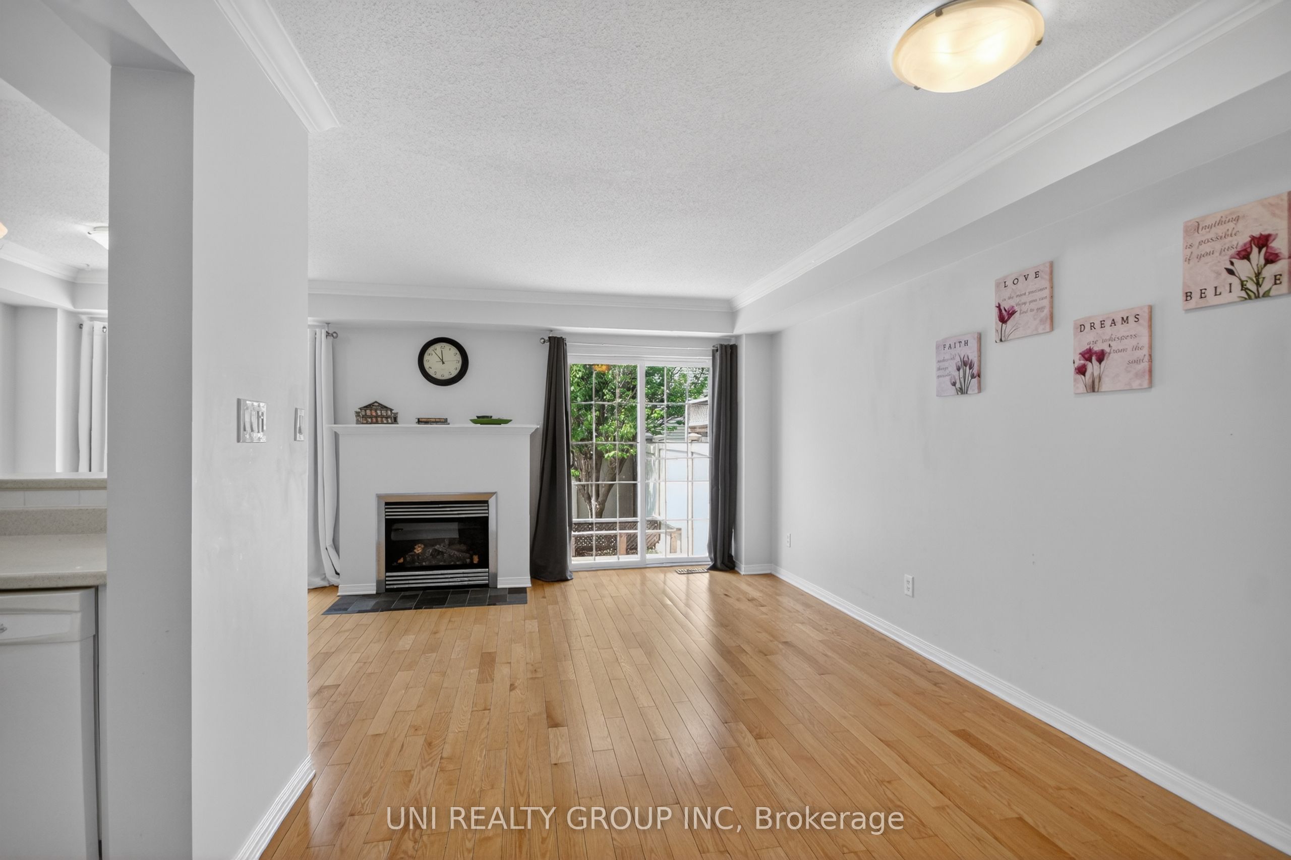 546 Ashbourne Crescent Property Photo 3