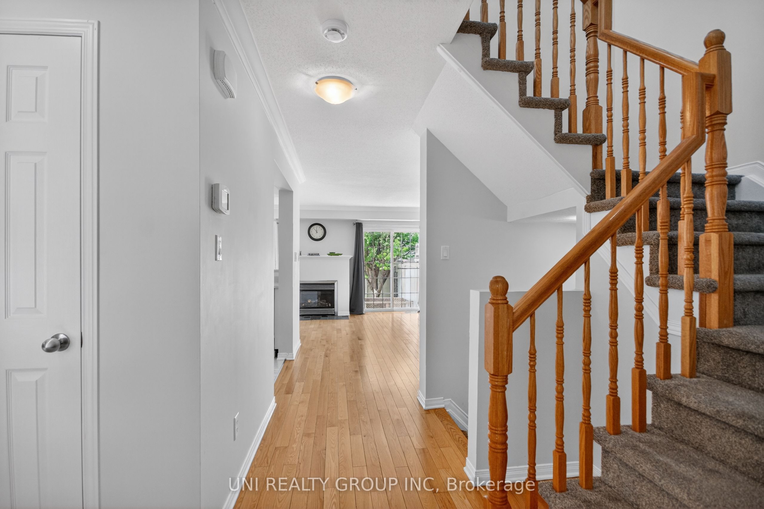 546 Ashbourne Crescent Property Photo 5
