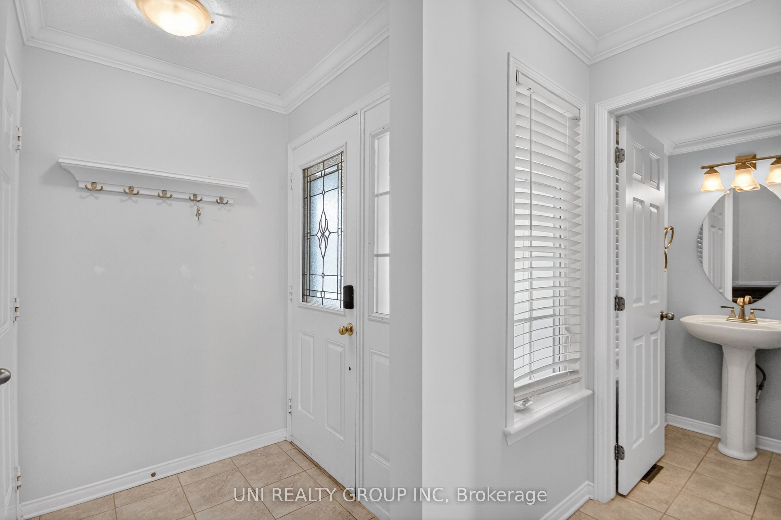 546 Ashbourne Crescent Property Photo 6