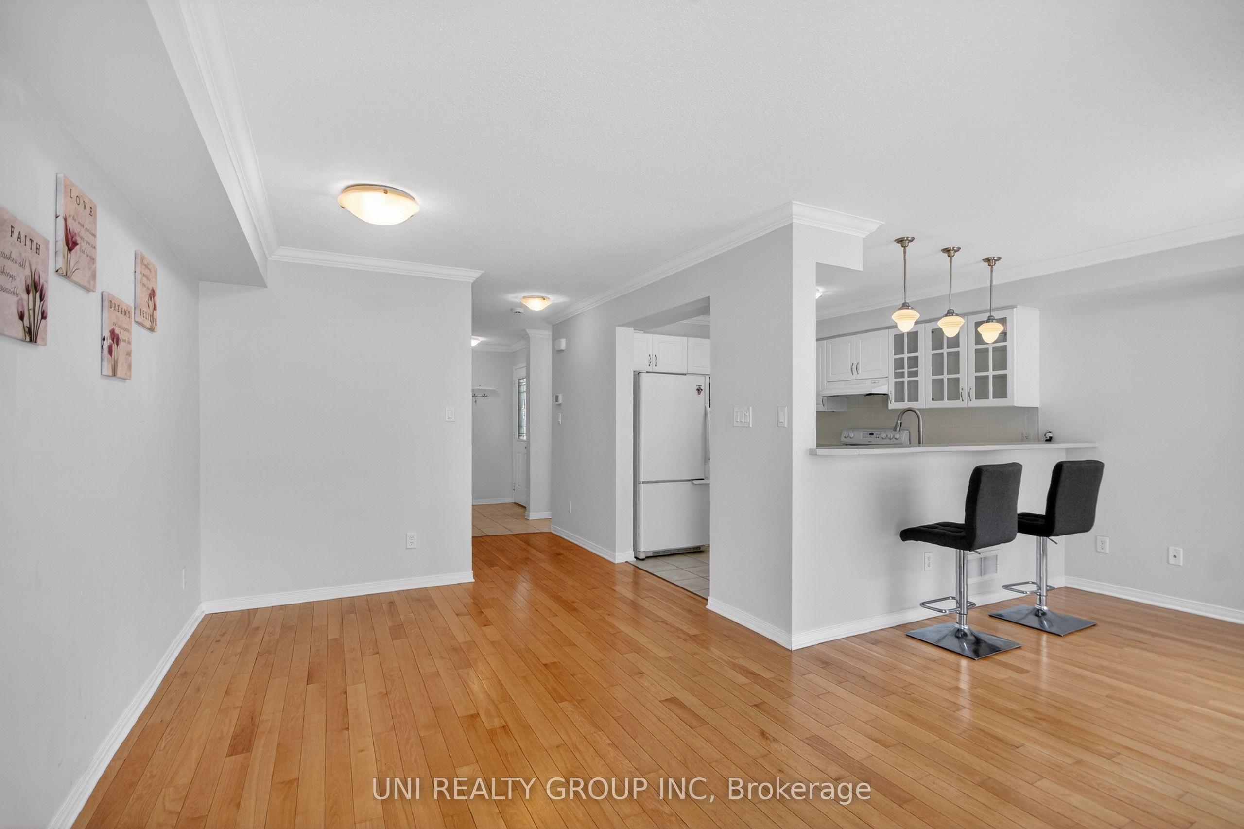 546 Ashbourne Crescent Property Photo 8