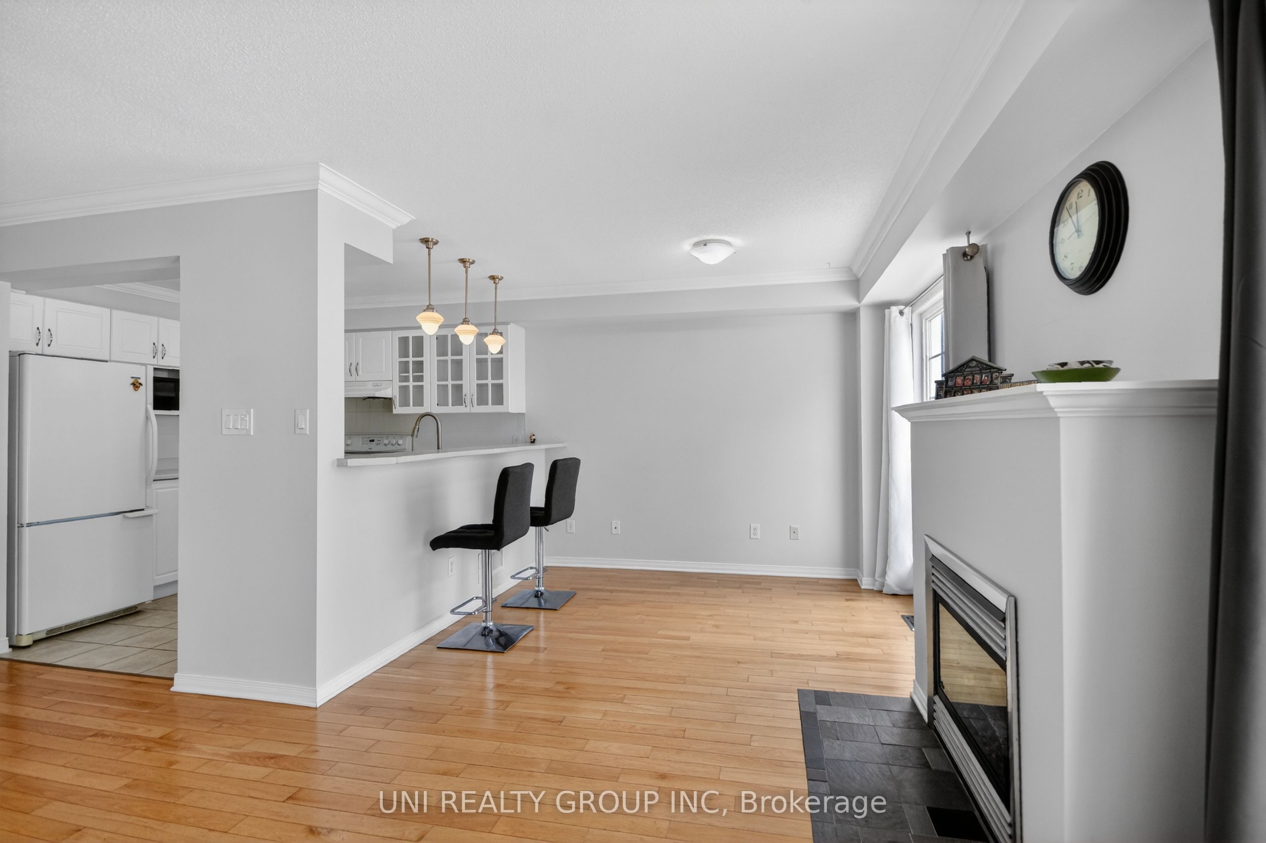 546 Ashbourne Crescent Property Photo 9