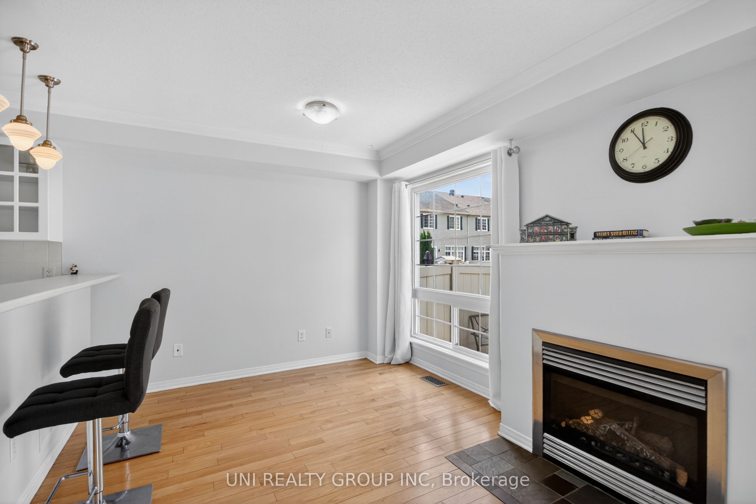 546 Ashbourne Crescent Property Photo 11