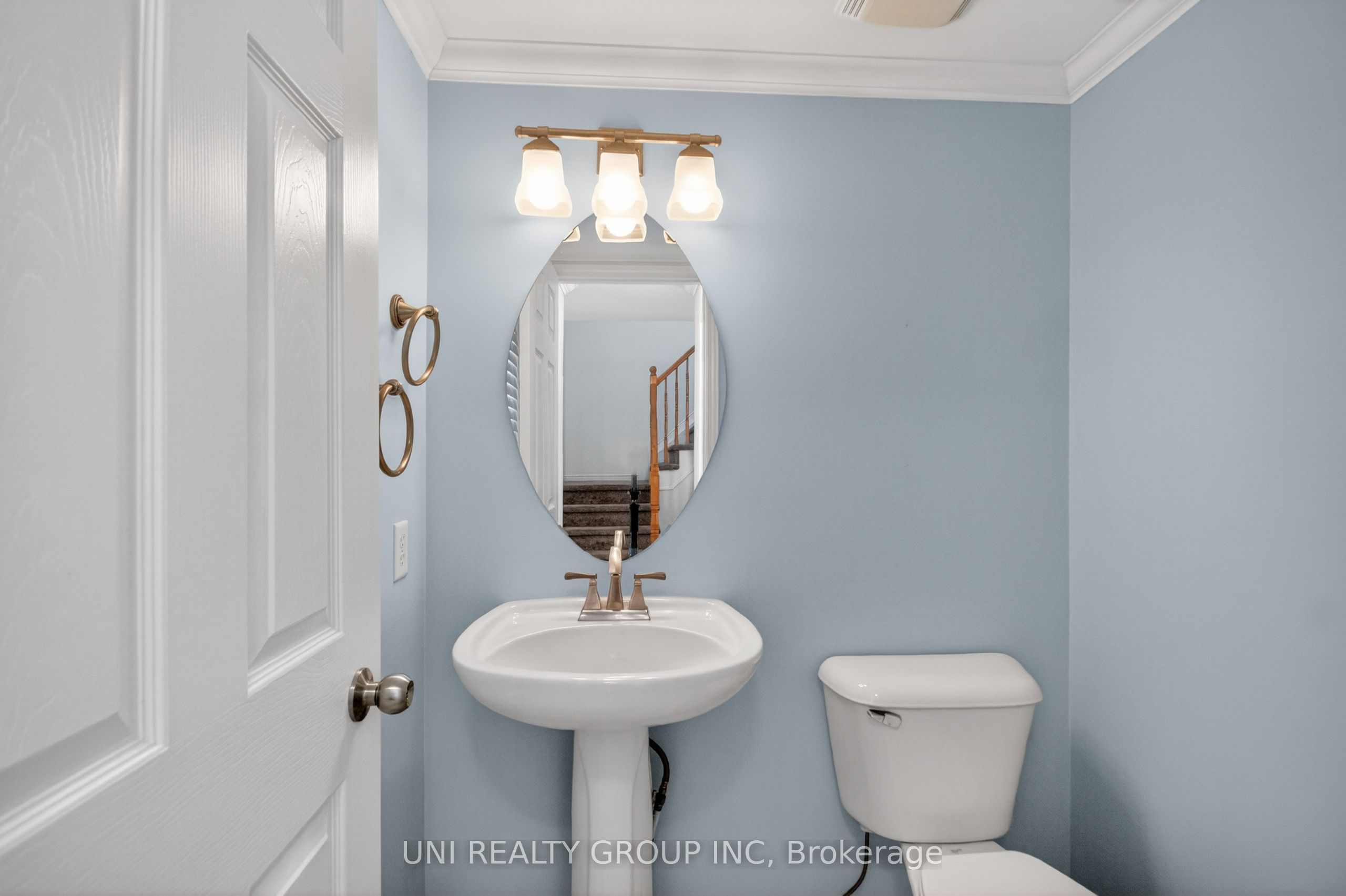 546 Ashbourne Crescent Property Photo 12