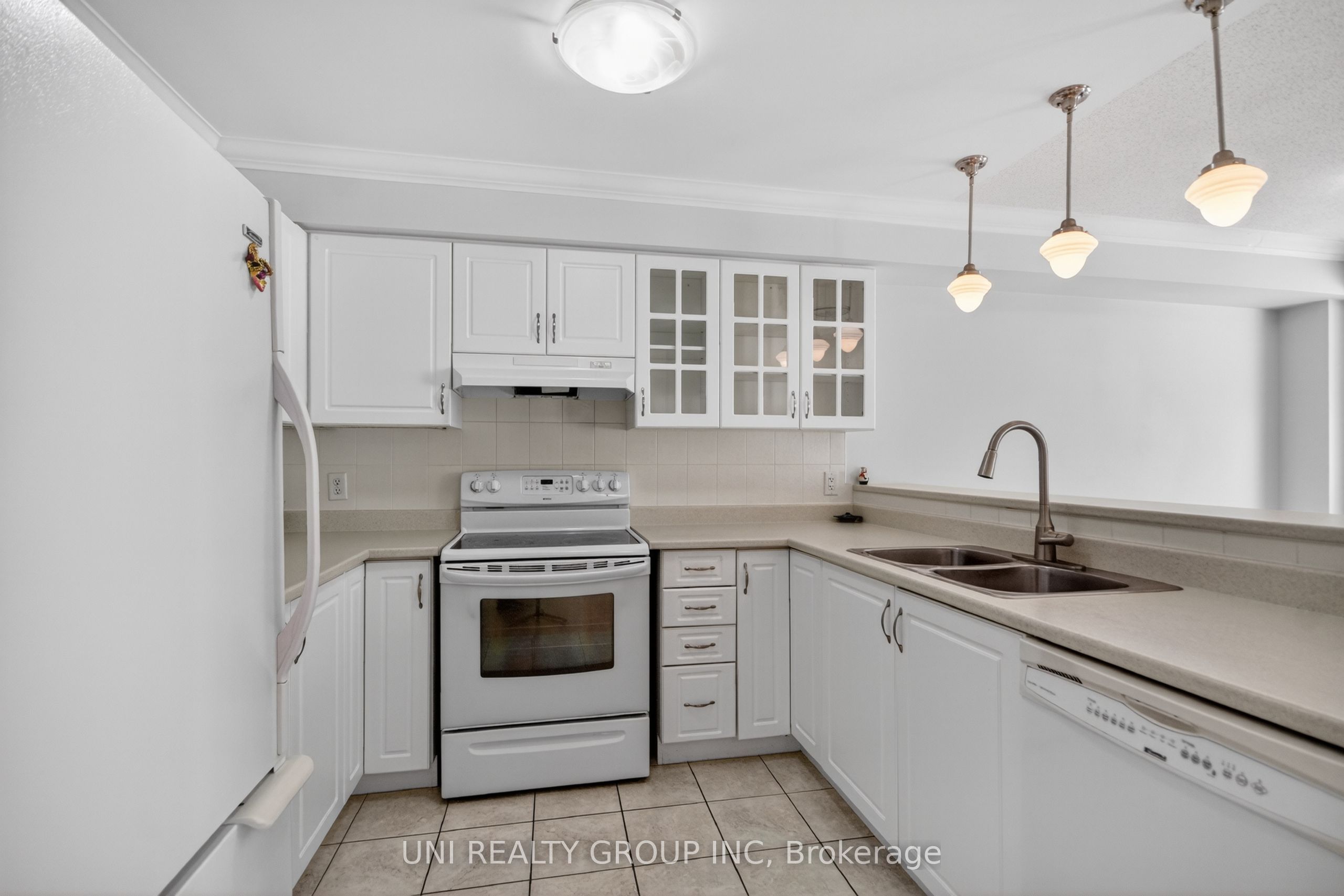 546 Ashbourne Crescent Property Photo 16