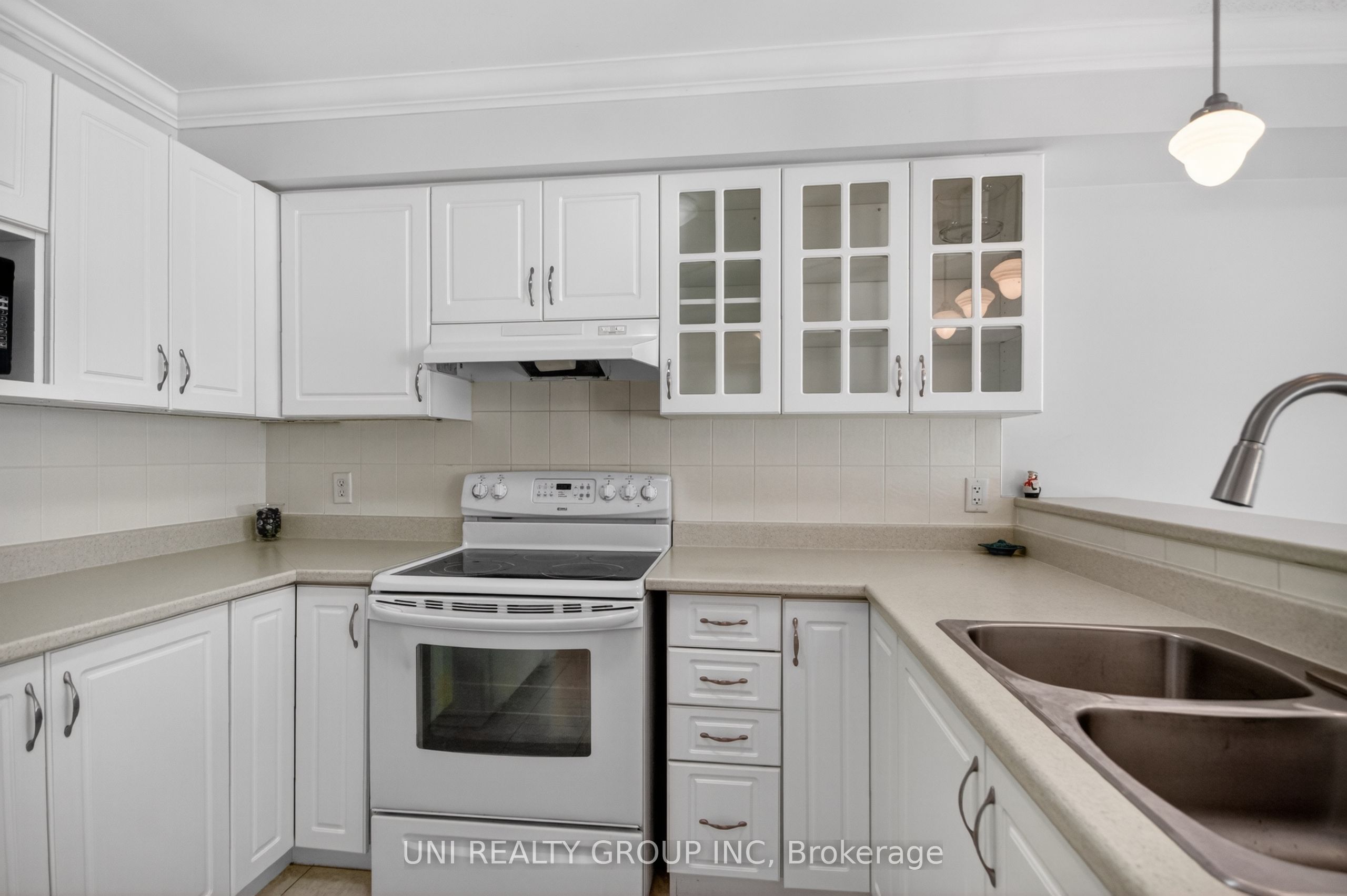 546 Ashbourne Crescent Property Photo 17