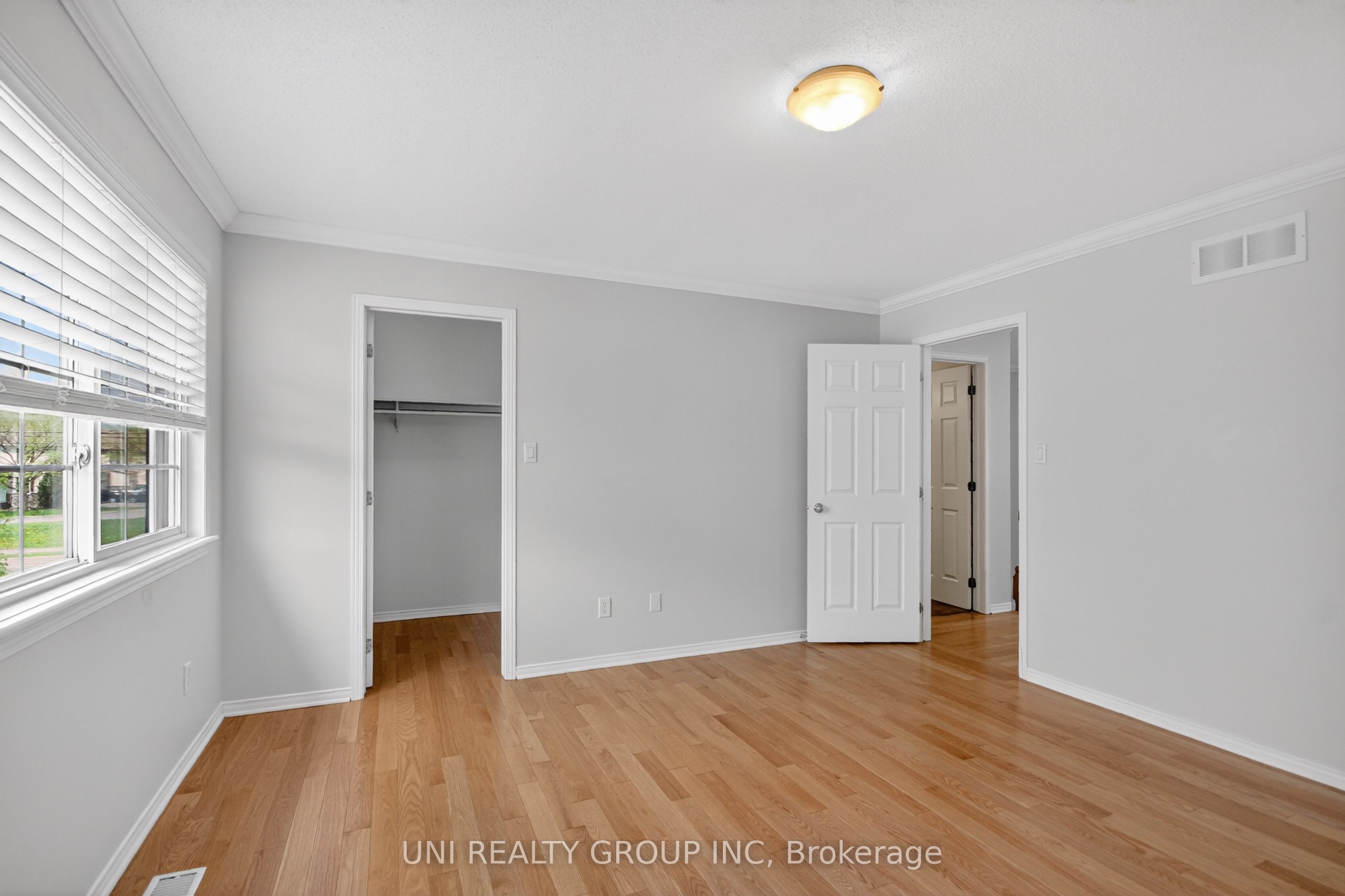 546 Ashbourne Crescent Property Photo 24