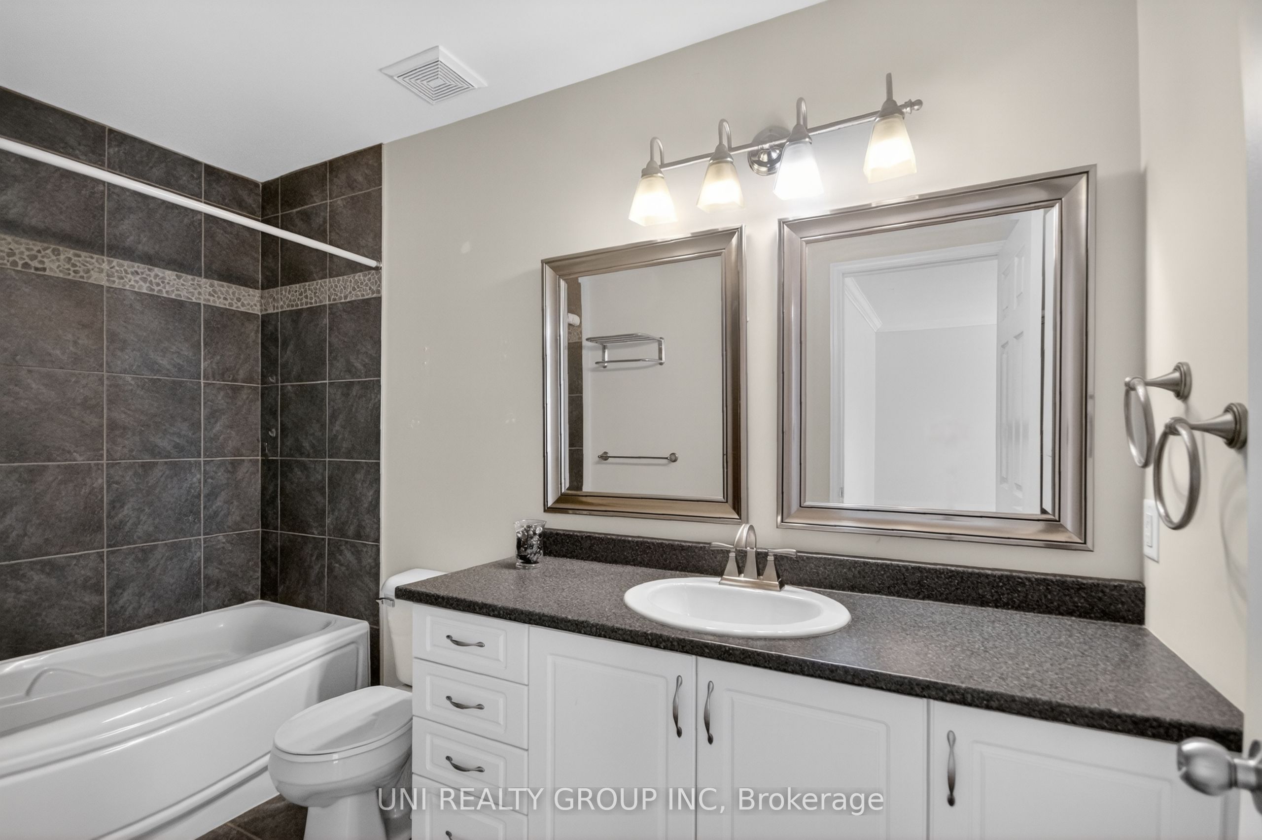 546 Ashbourne Crescent Property Photo 25