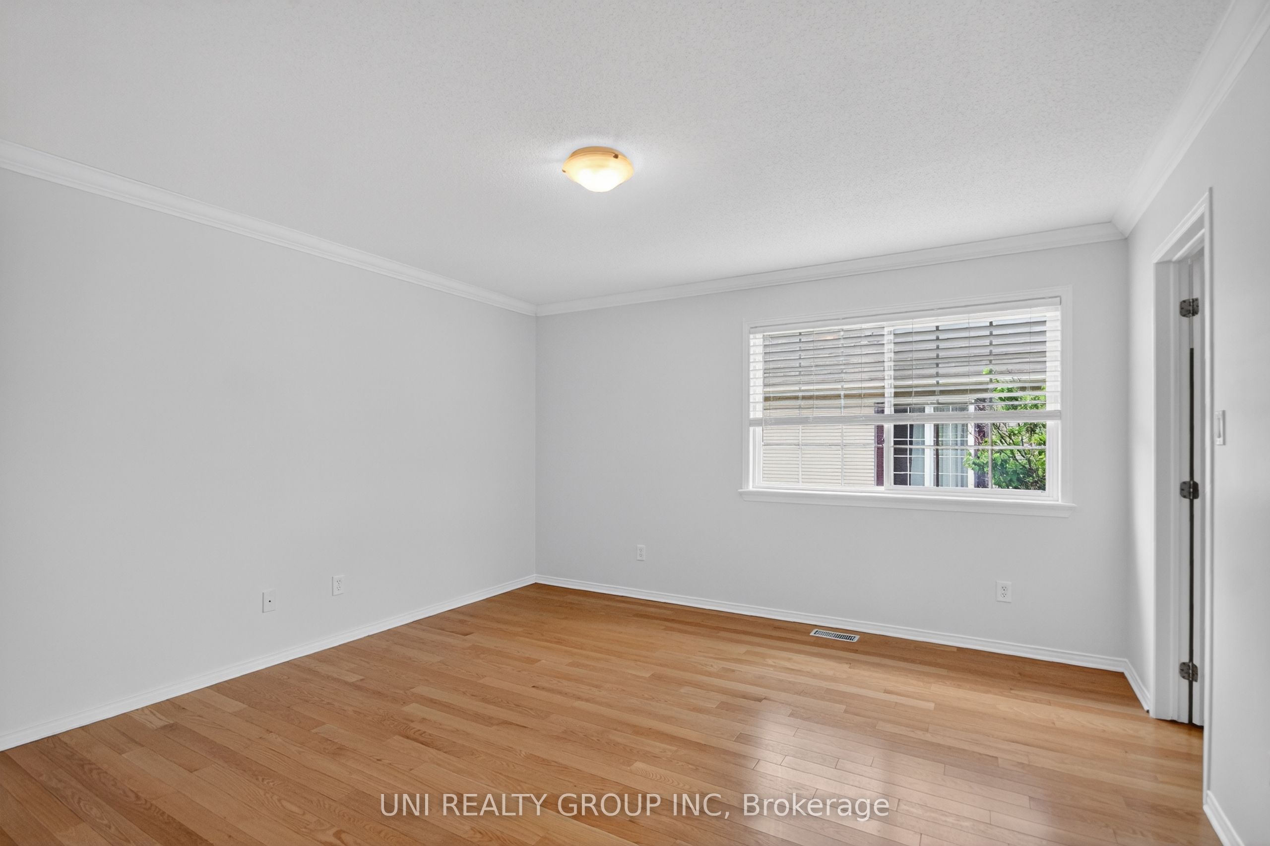 546 Ashbourne Crescent Property Photo 27