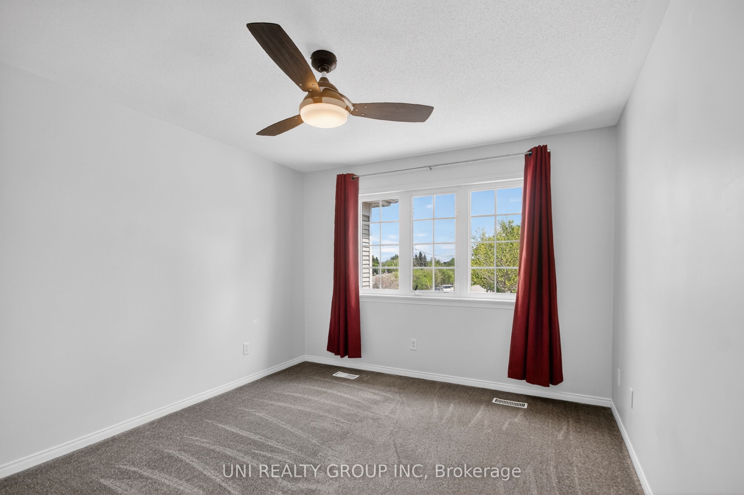 546 Ashbourne Crescent Property Photo 29