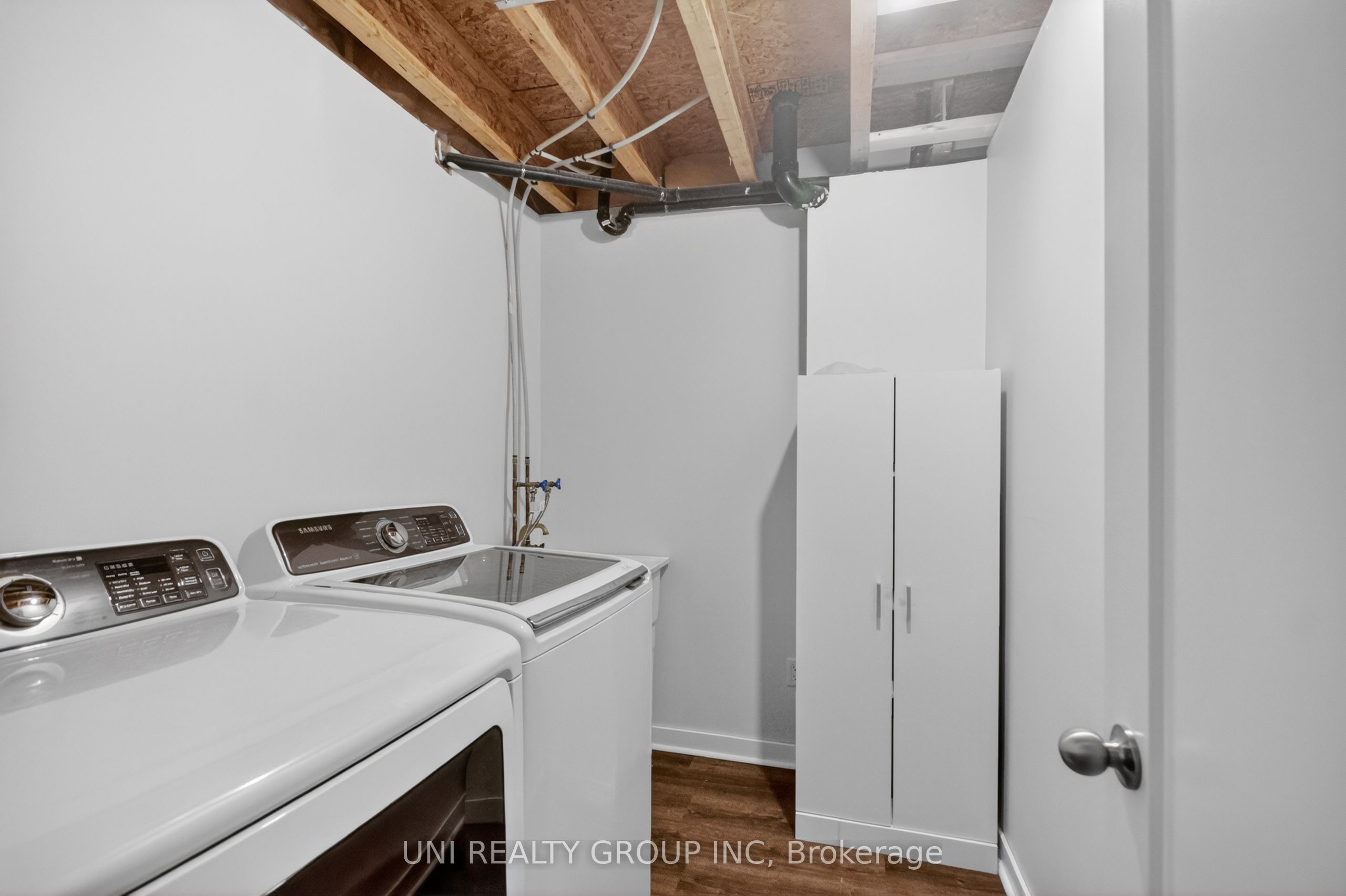 546 Ashbourne Crescent Property Photo 32