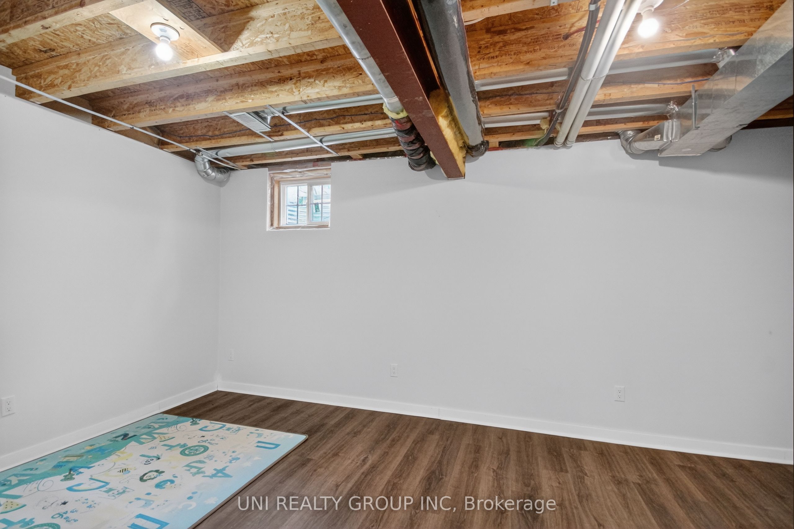 546 Ashbourne Crescent Property Photo 33