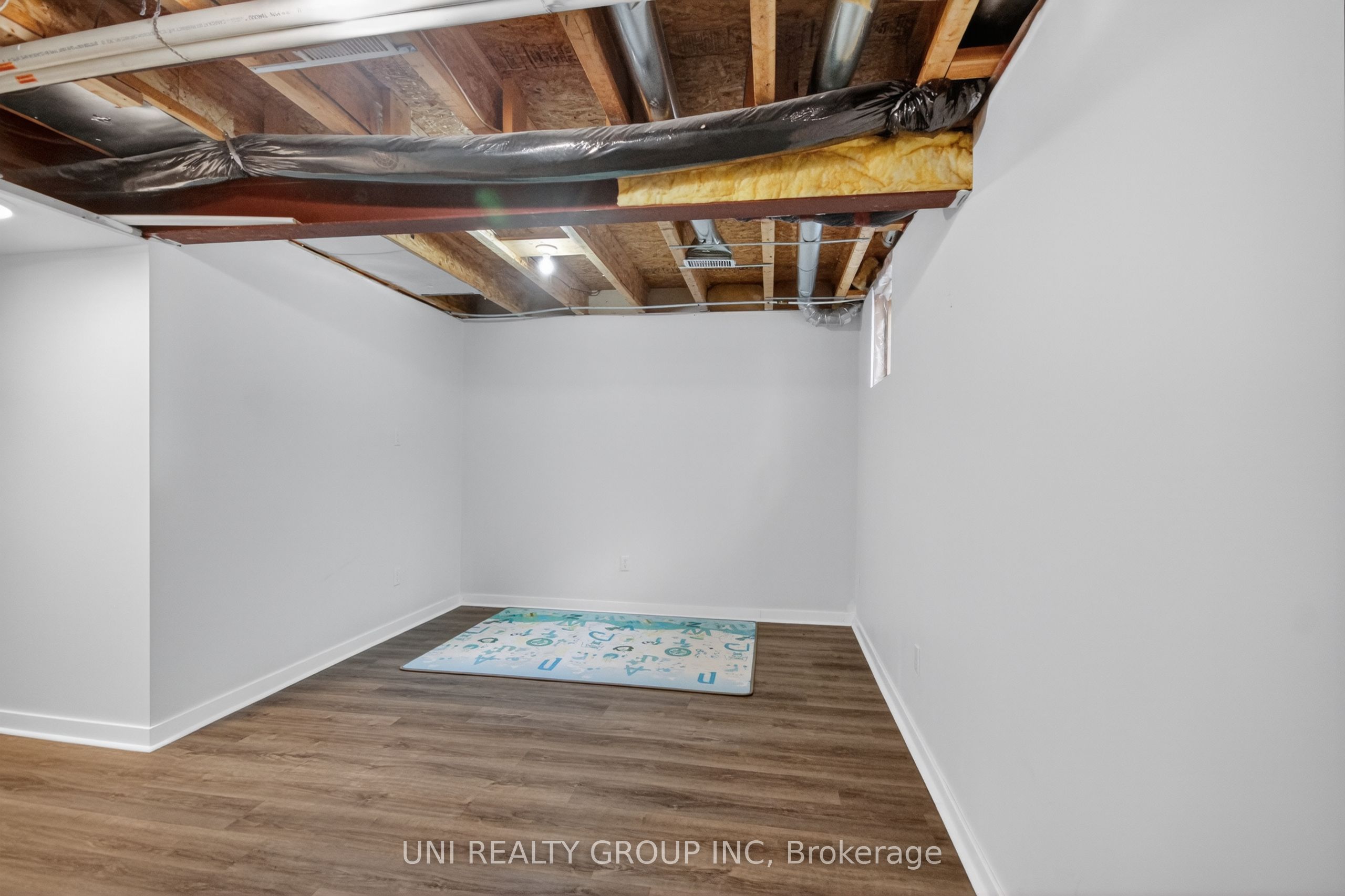 546 Ashbourne Crescent Property Photo 34