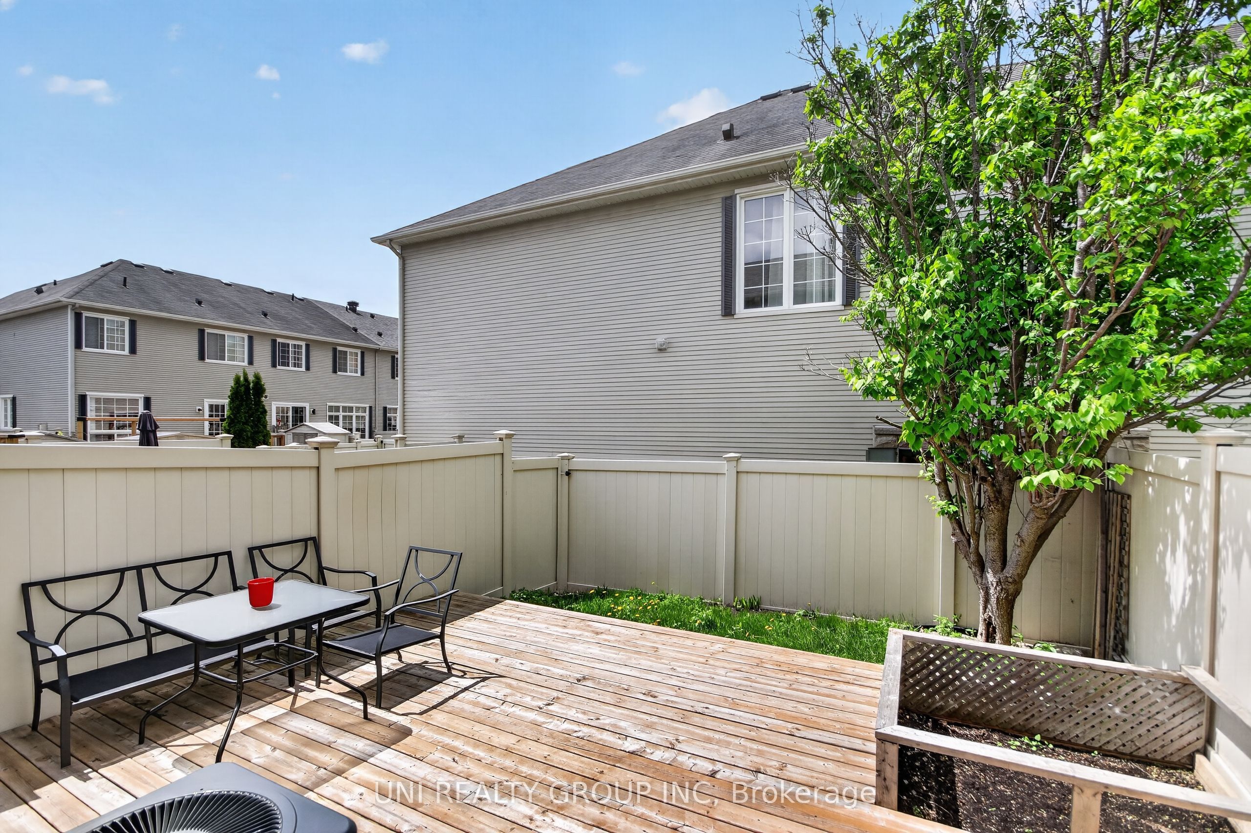546 Ashbourne Crescent Property Photo 36