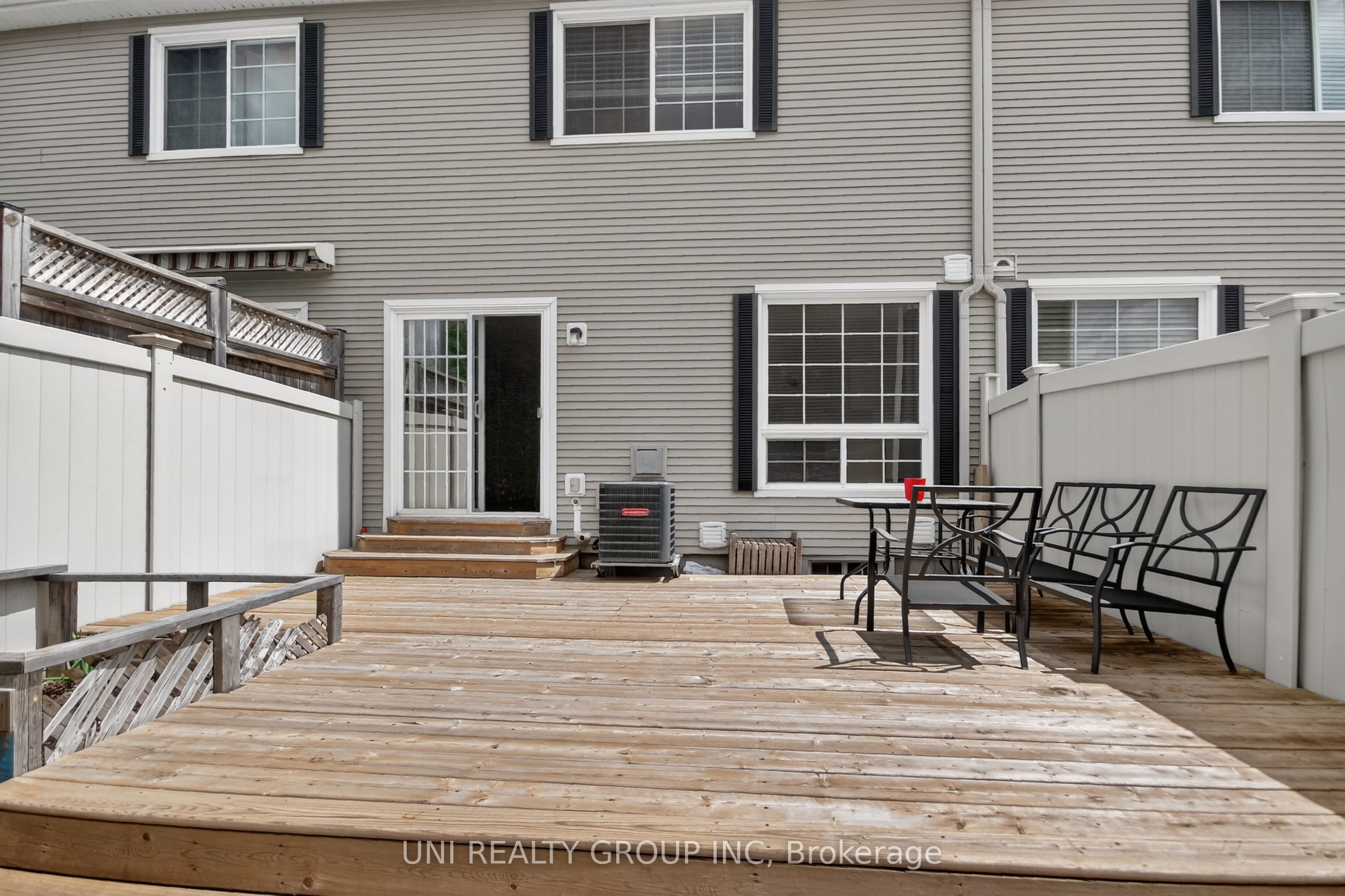 546 Ashbourne Crescent Property Photo 38