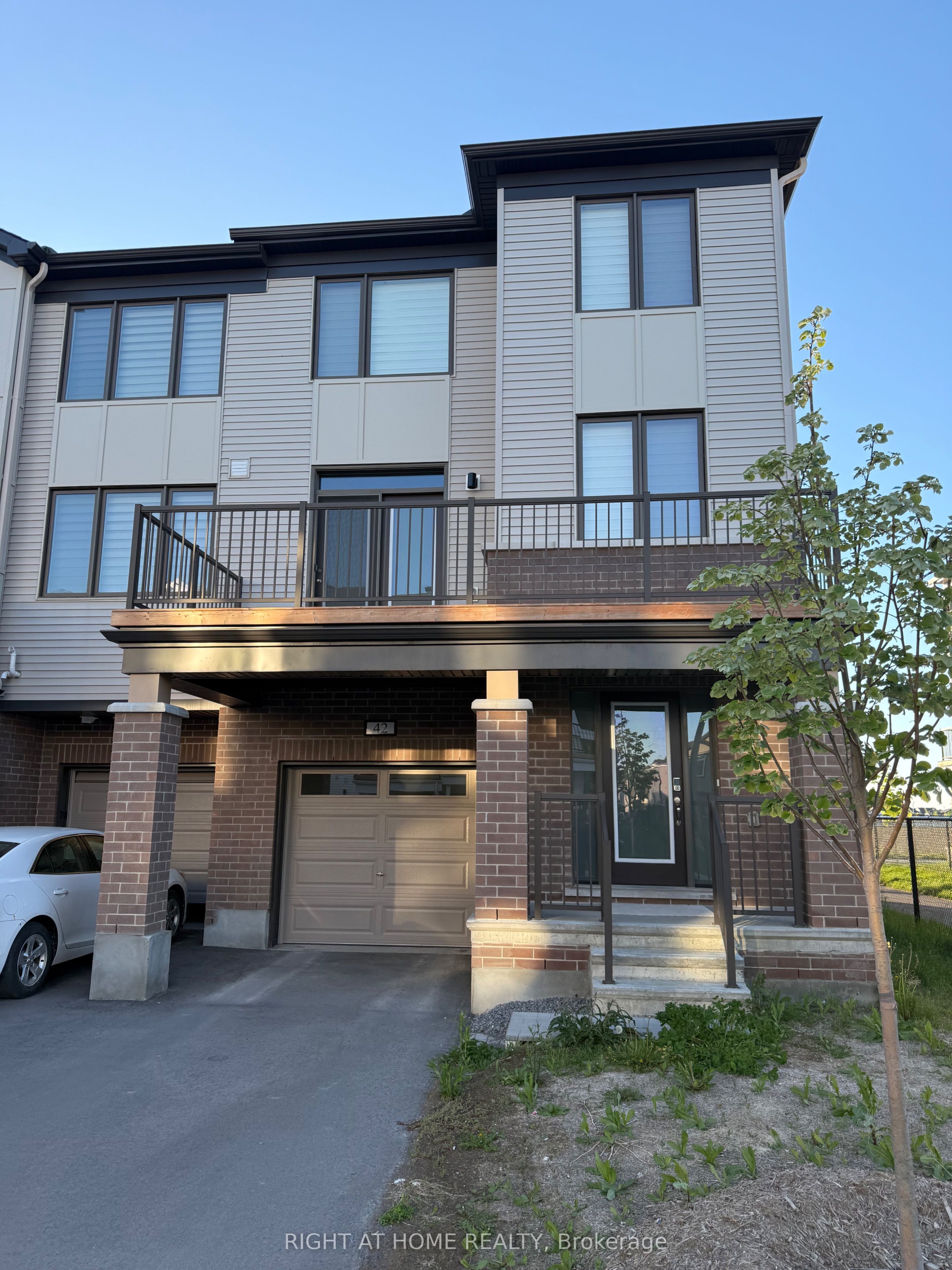42 STITCH Mews Property Photo 1