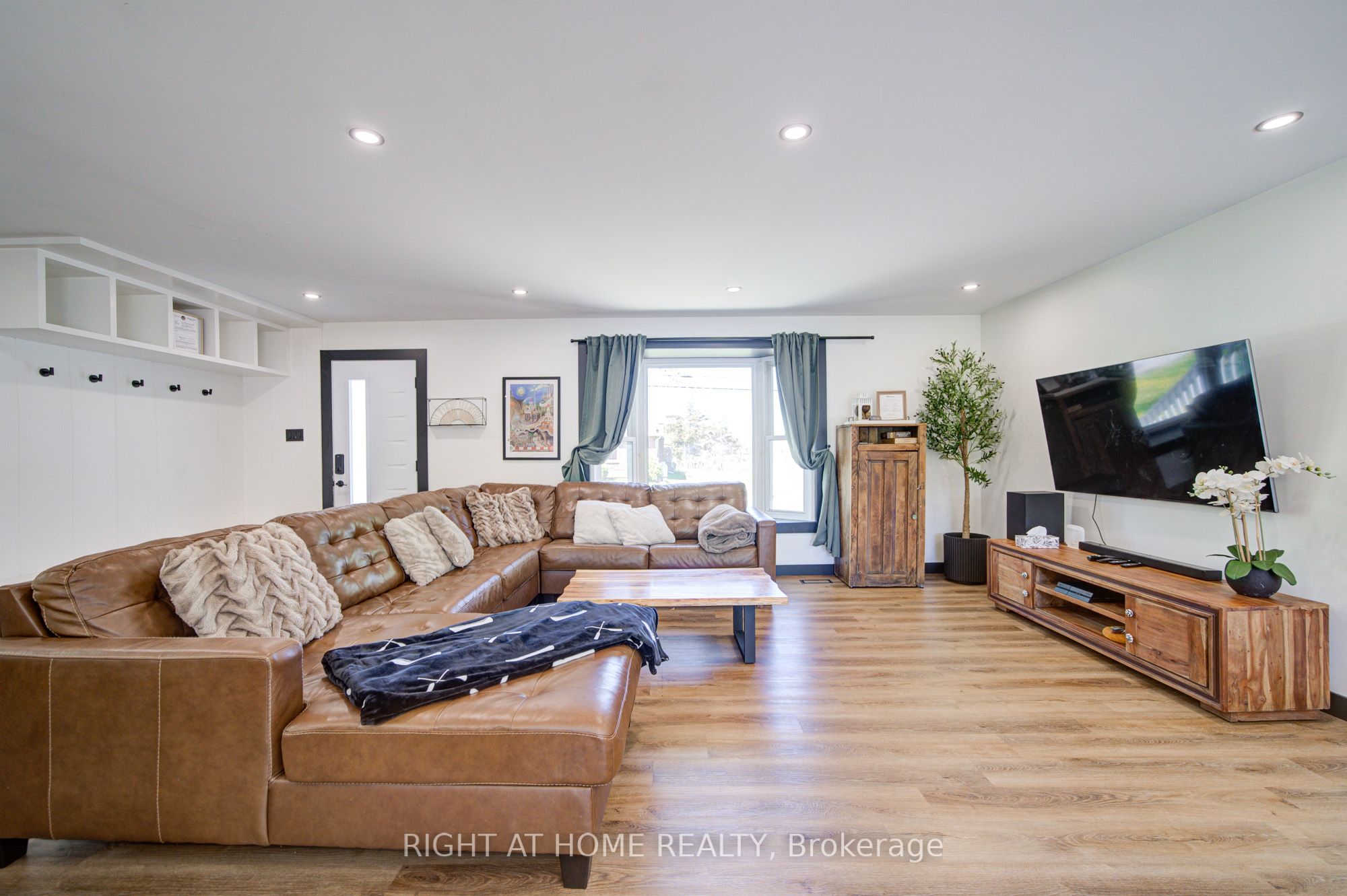 43 West Street Property Photo 6