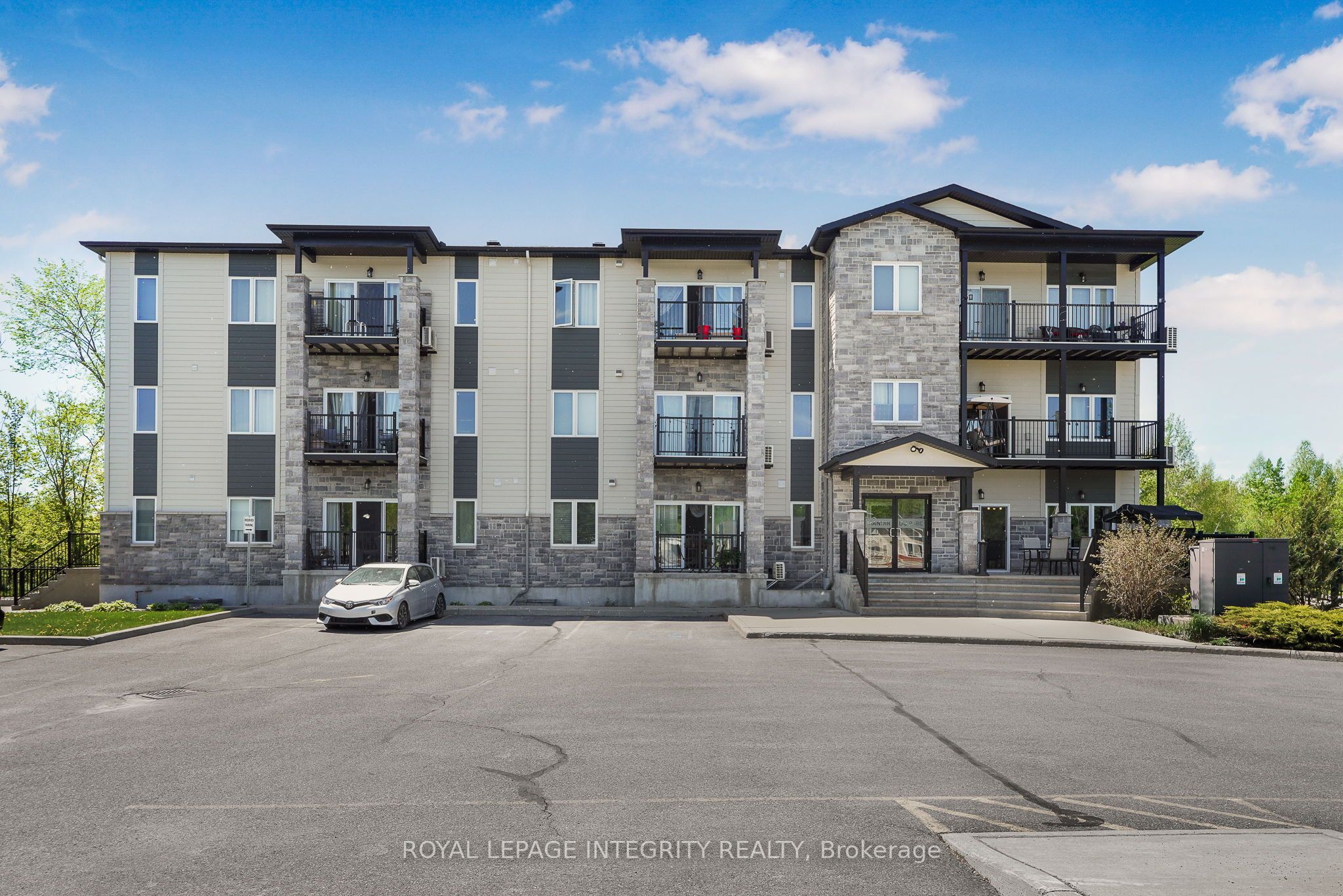 48 Des Benevoles Street 208 Property Photo 1
