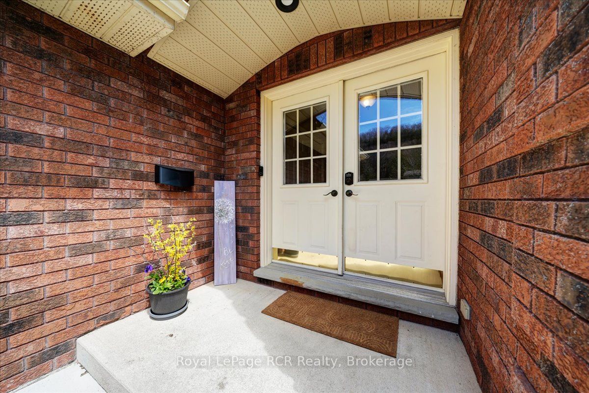 303 6th Avenue W Property Photo 4