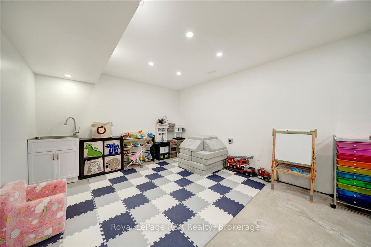 303 6th Avenue W Property Photo 42