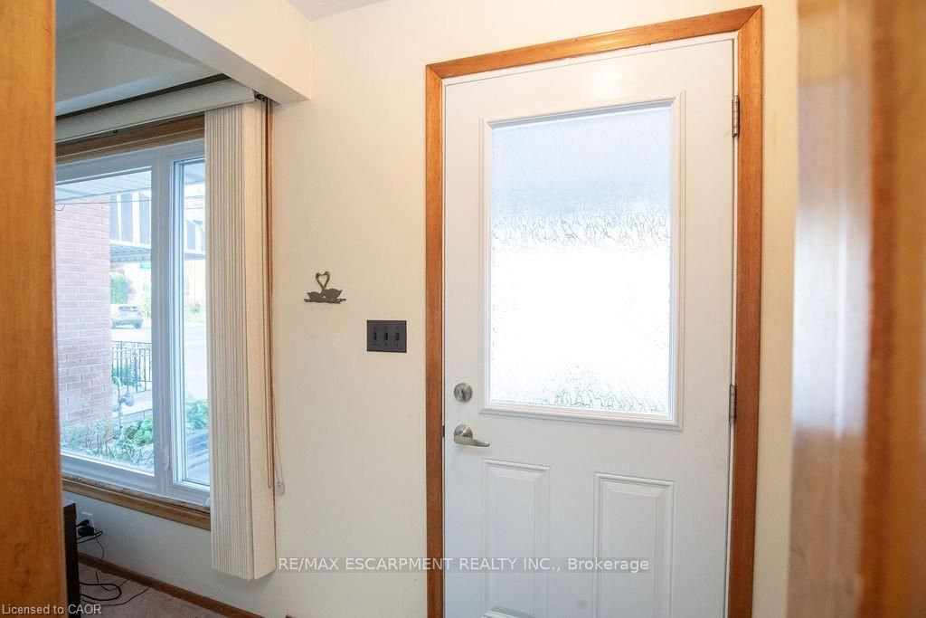 313 Barton Street W Property Photo 7
