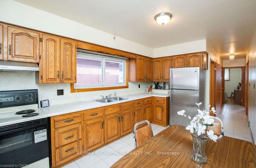 313 Barton Street W Property Photo 10