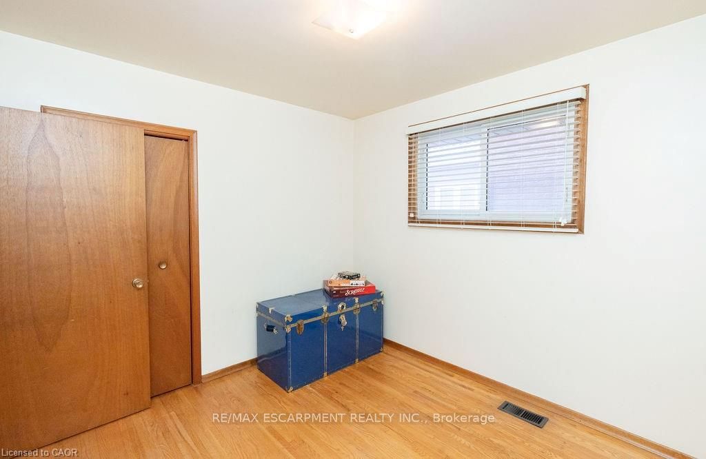 313 Barton Street W Property Photo 16