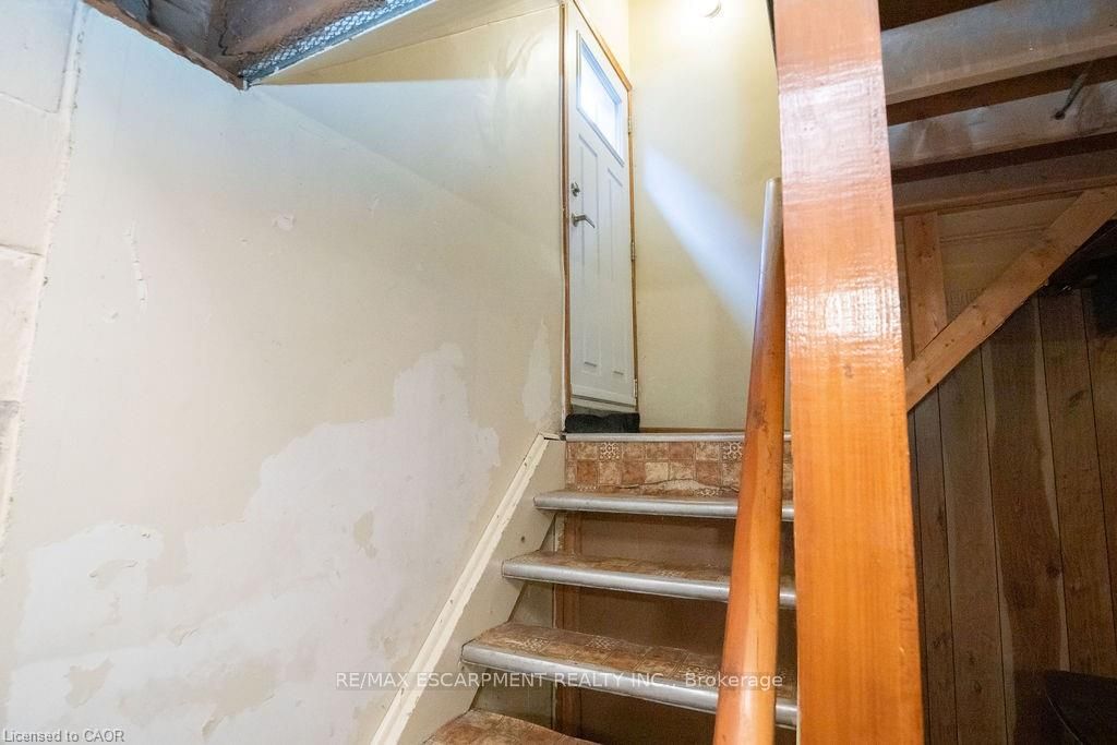 313 Barton Street W Property Photo 19