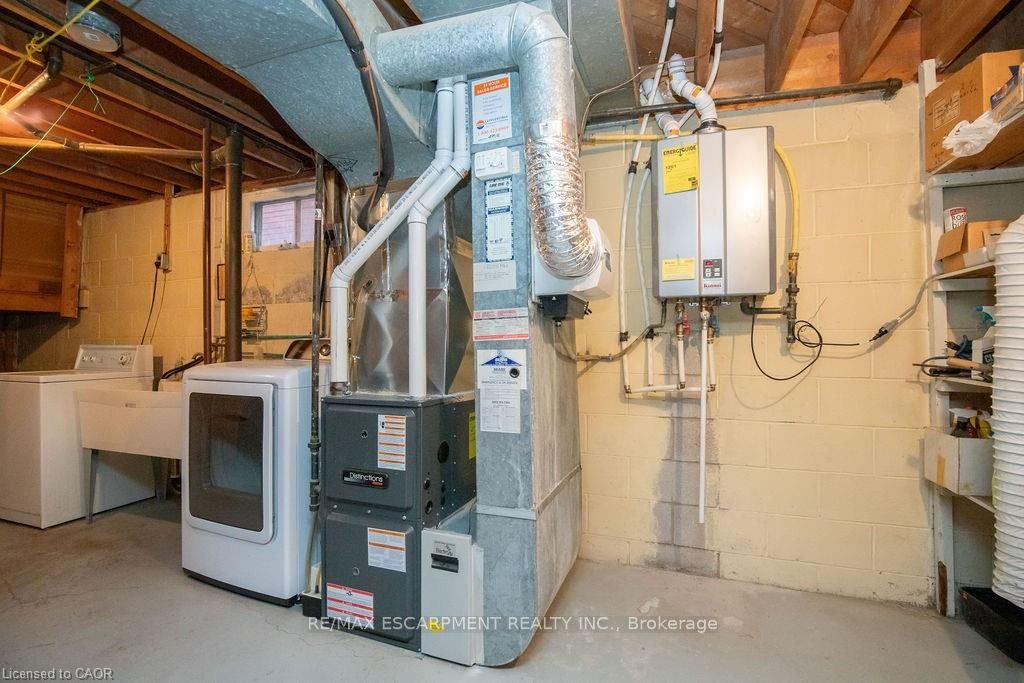313 Barton Street W Property Photo 21