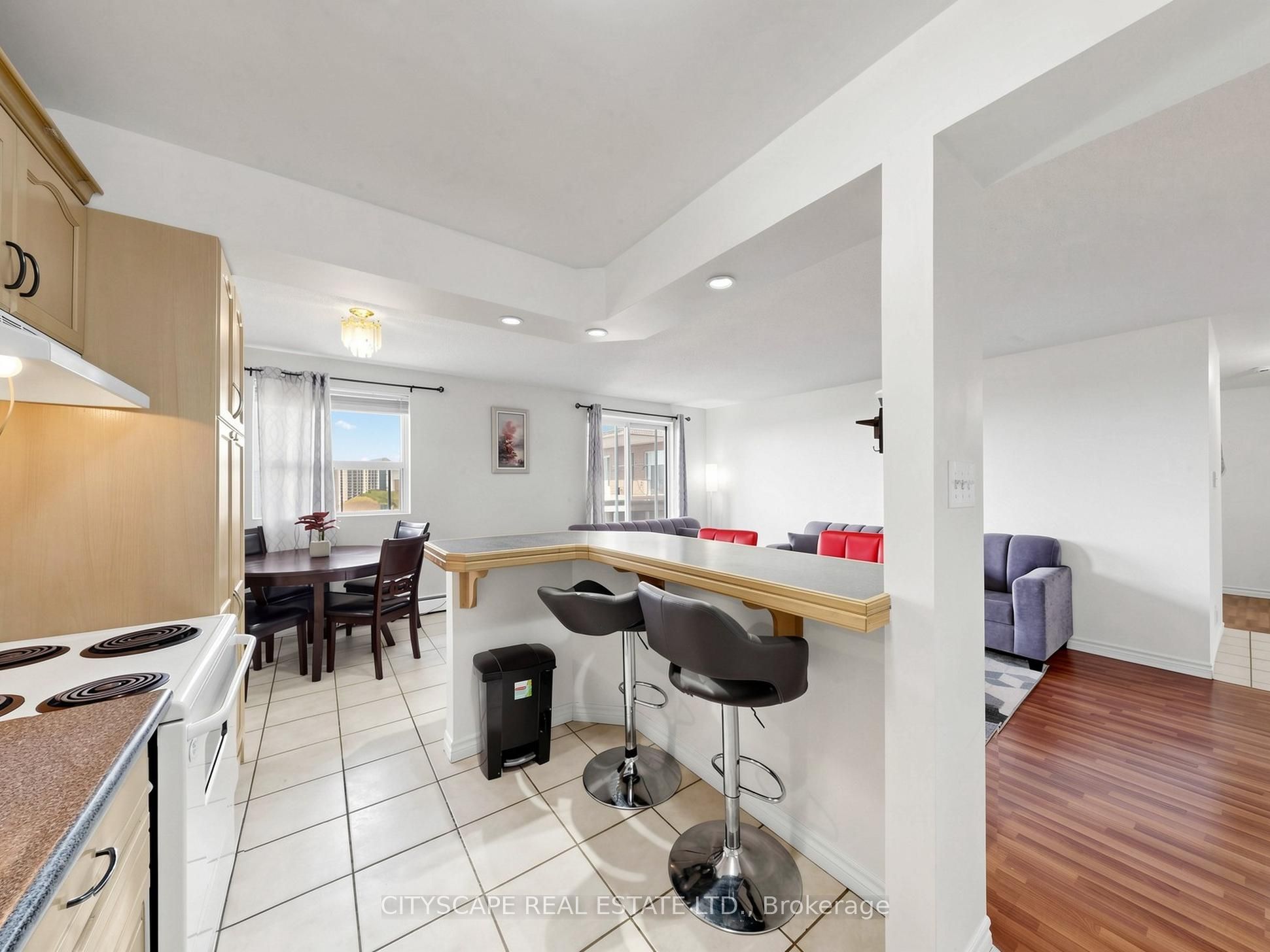 851 Queenston Road 708 Property Photo 6