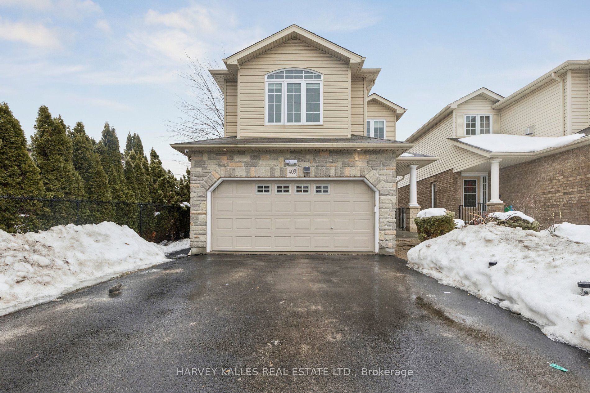 409 Tealby Crescent Property Photo 3