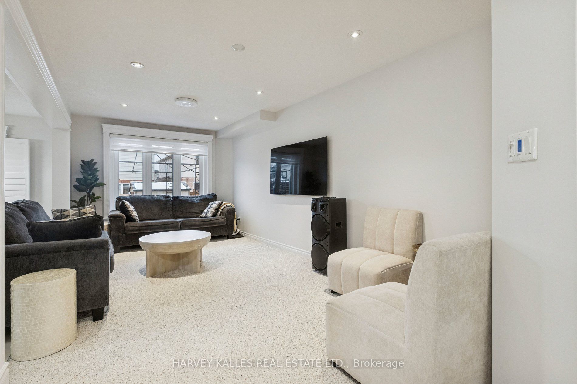409 Tealby Crescent Property Photo 6