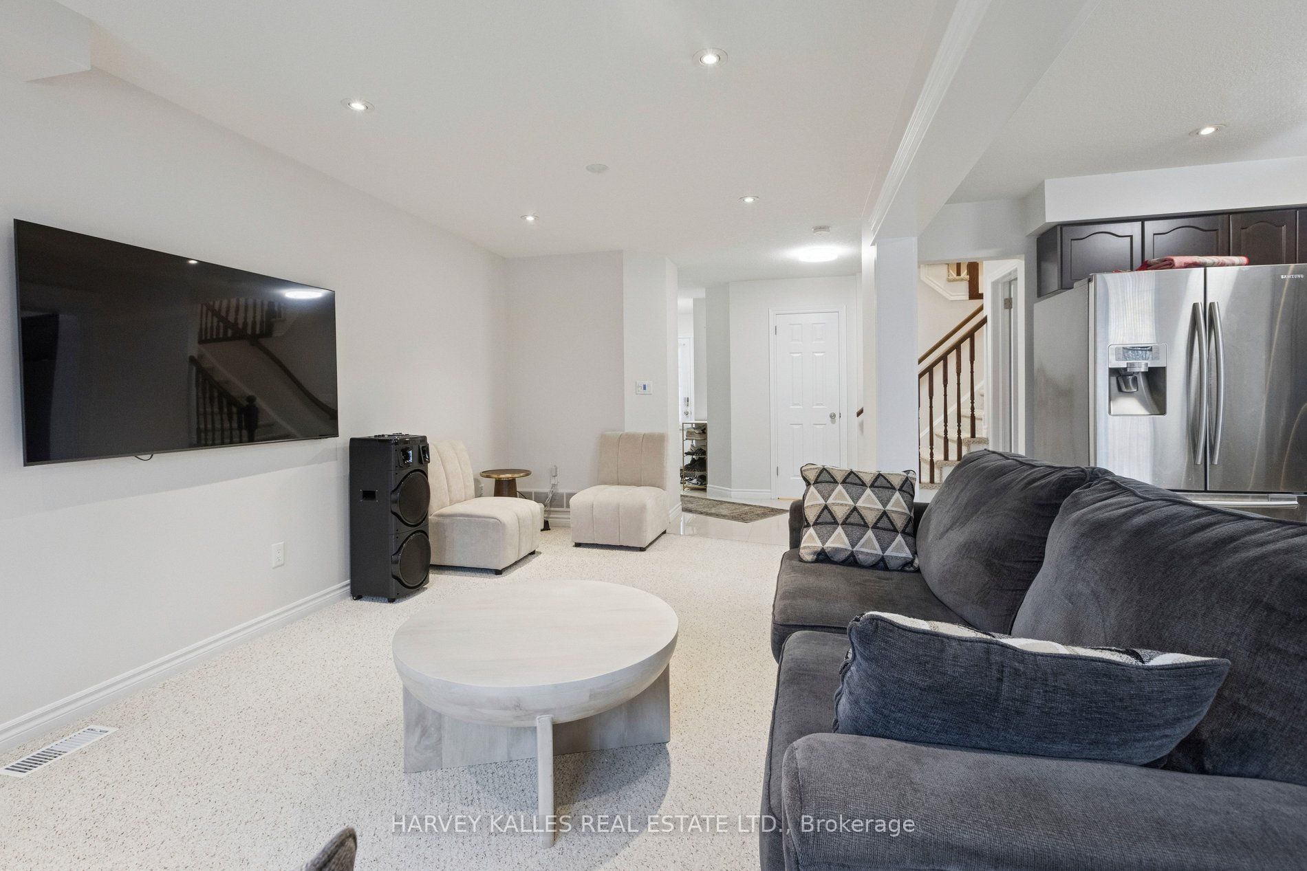 409 Tealby Crescent Property Photo 8