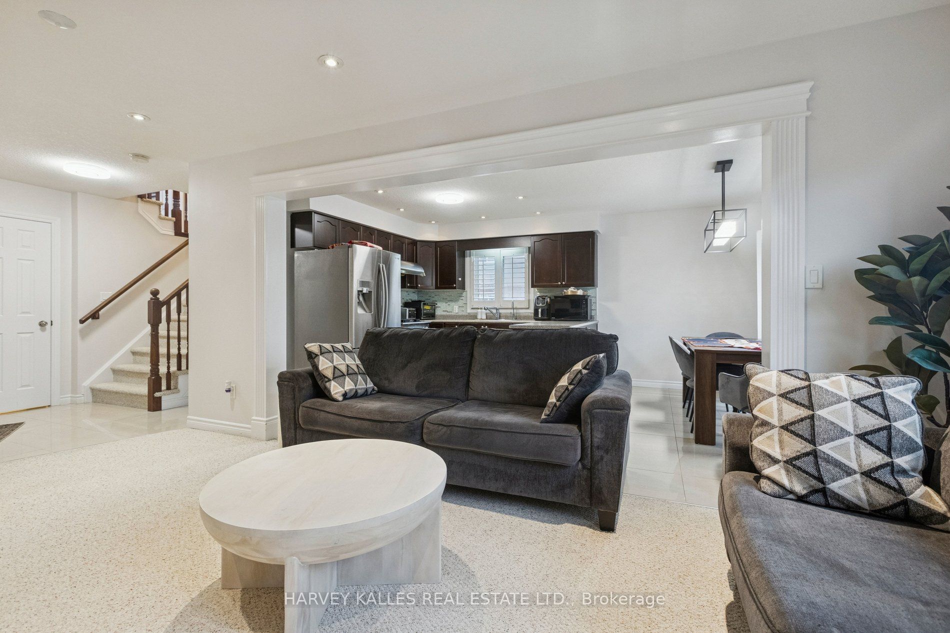 409 Tealby Crescent Property Photo 9