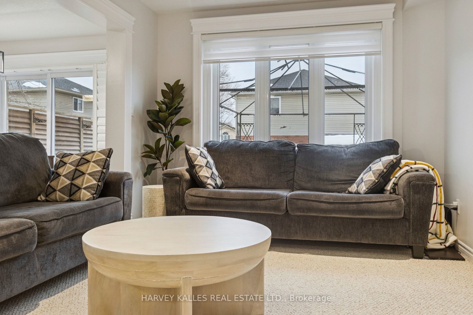 409 Tealby Crescent Property Photo 10