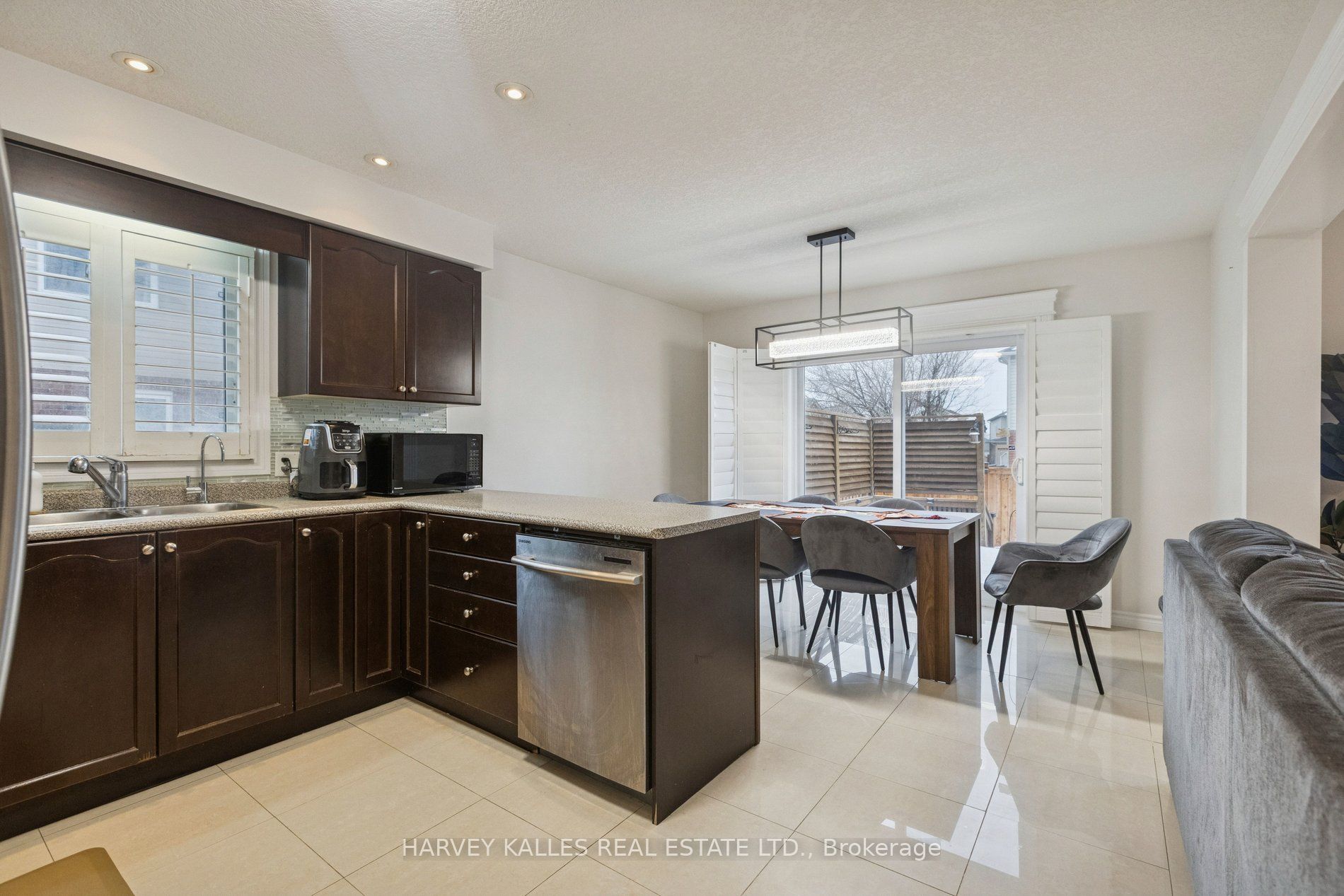 409 Tealby Crescent Property Photo 11