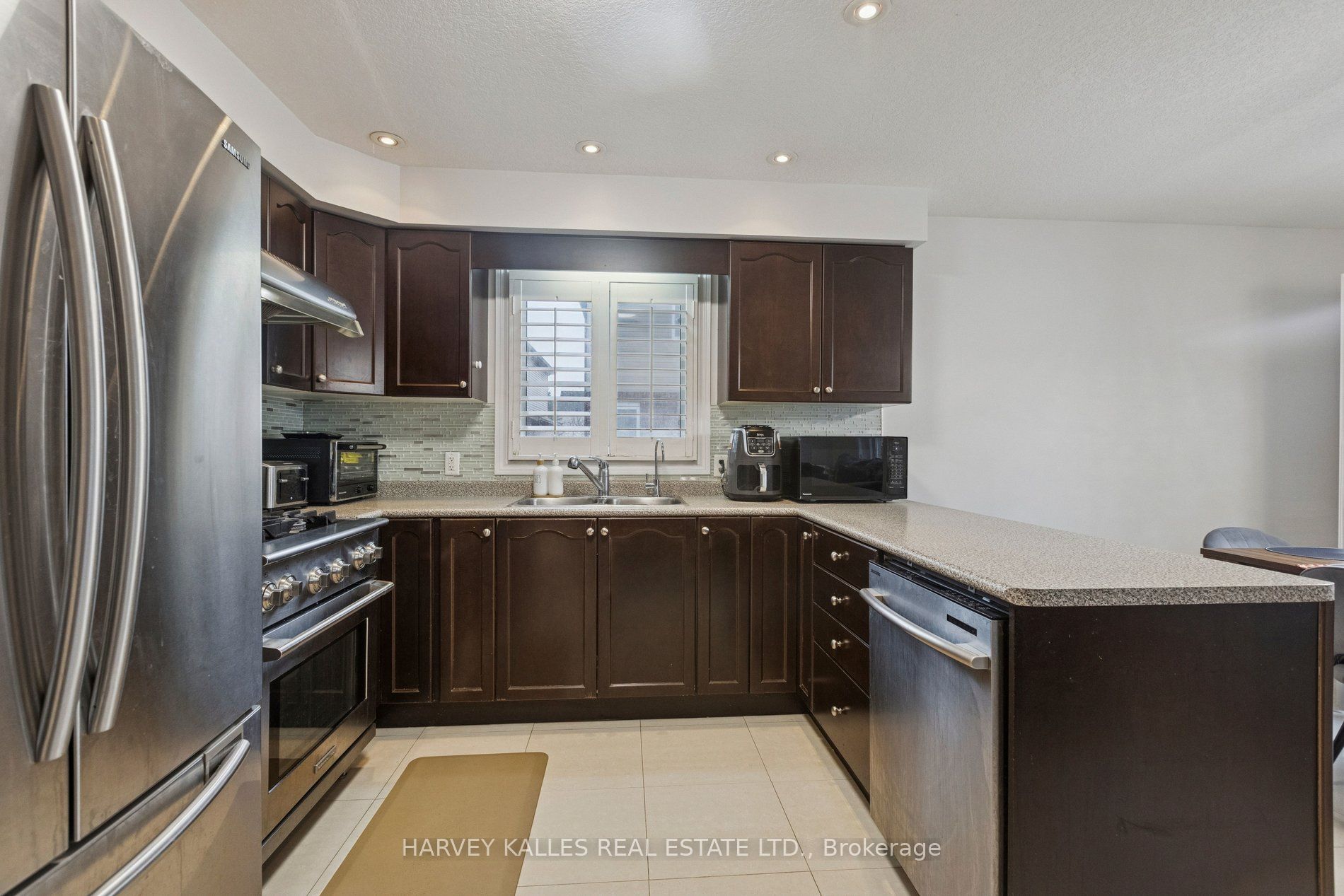 409 Tealby Crescent Property Photo 12