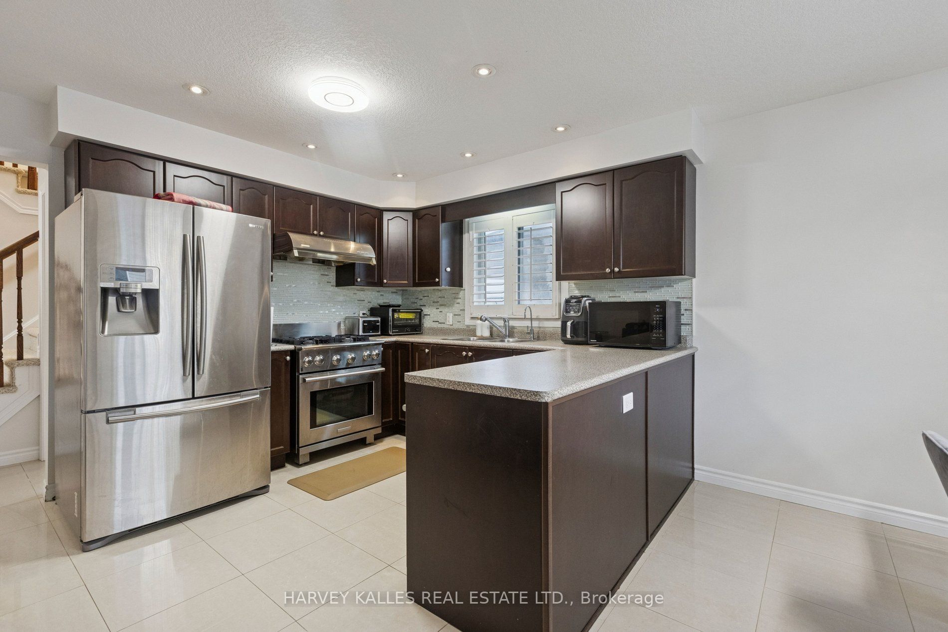 409 Tealby Crescent Property Photo 13