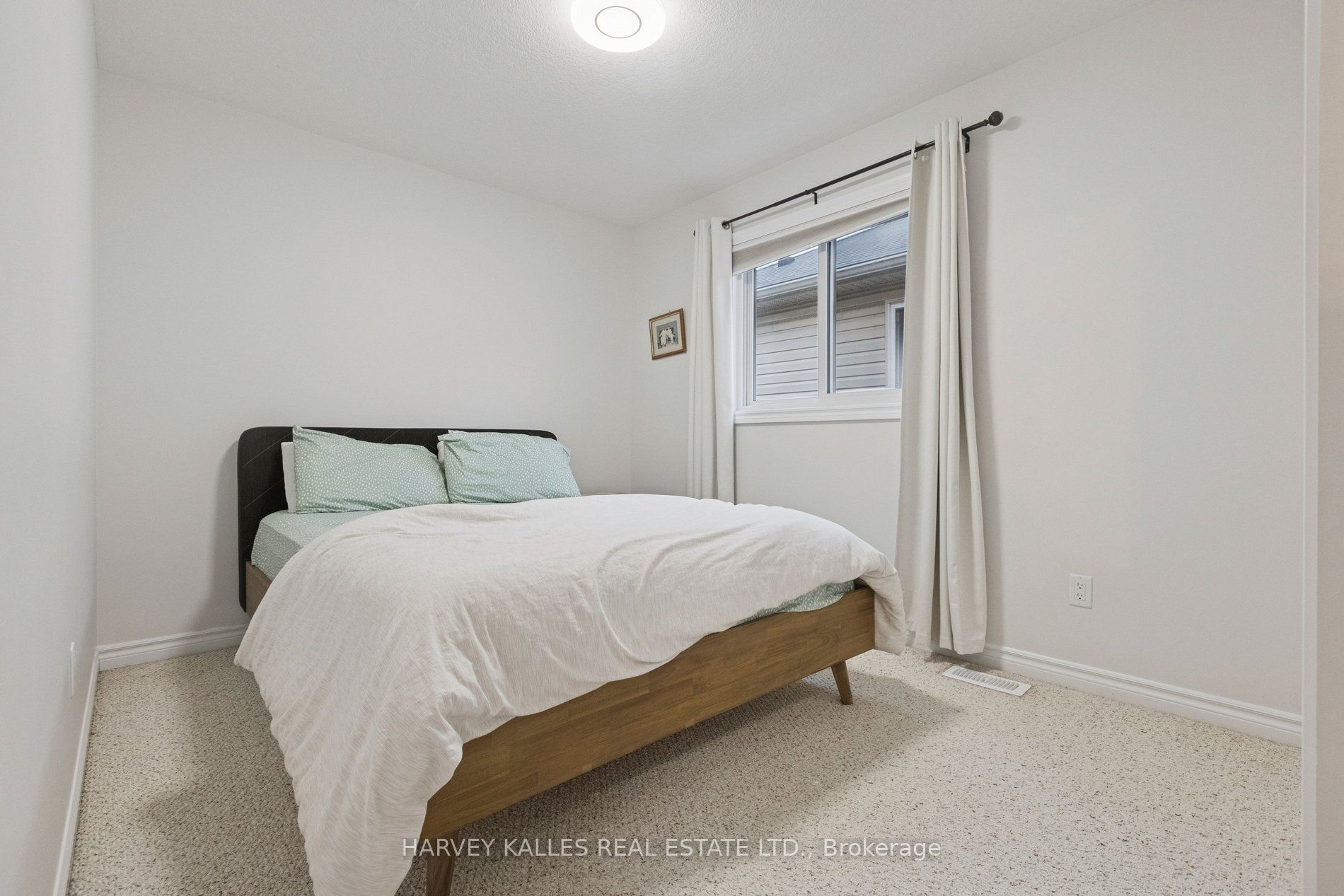 409 Tealby Crescent Property Photo 26