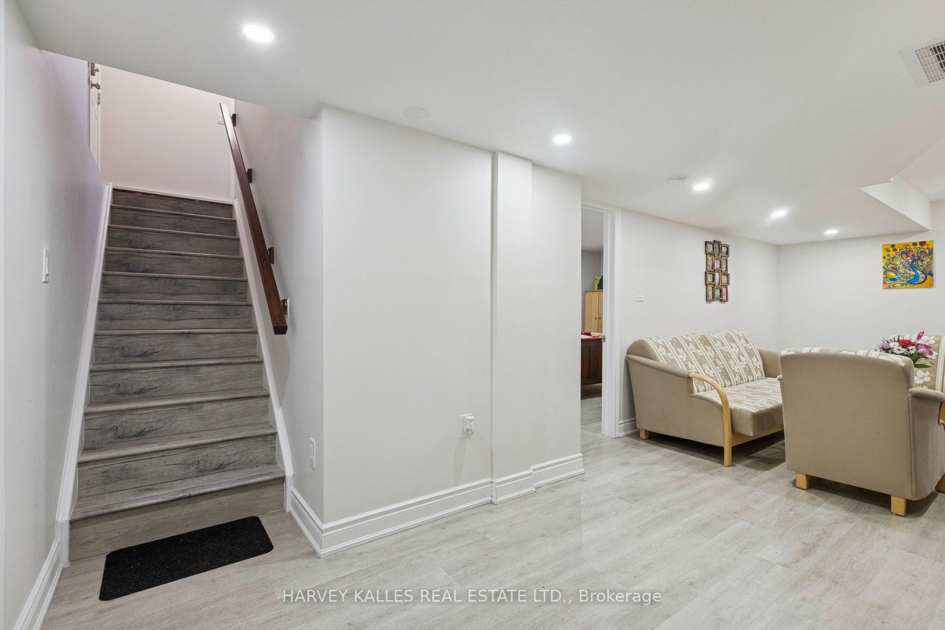 409 Tealby Crescent Property Photo 34