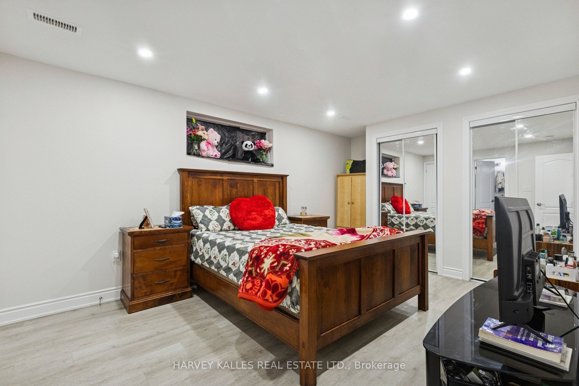 409 Tealby Crescent Property Photo 39