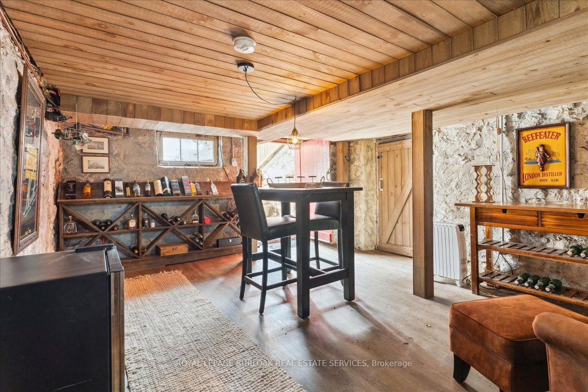 123 Main Street W Property Photo 35