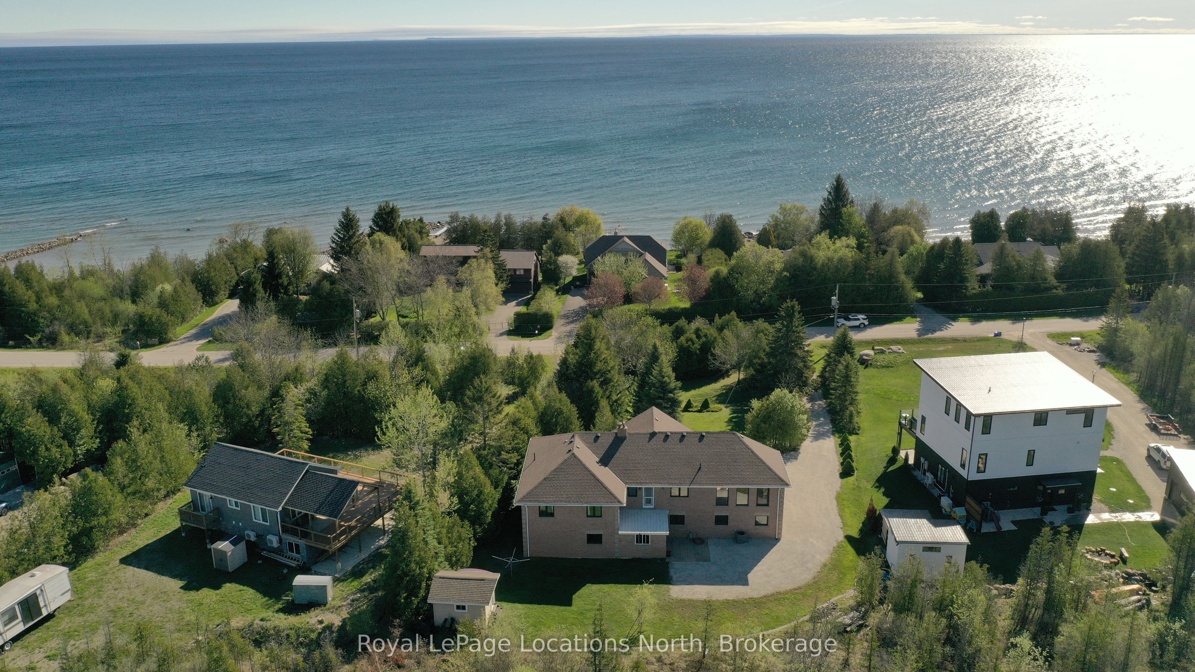 252 Lakeshore Road N Property Photo 1