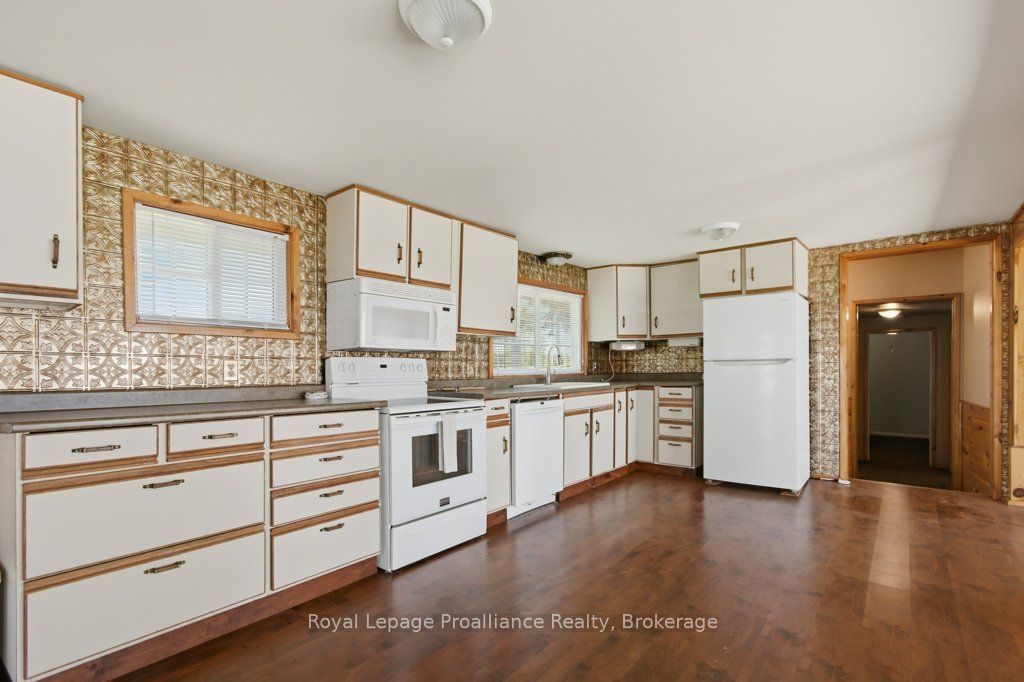 22579 Loyalist Parkway Property Photo 12