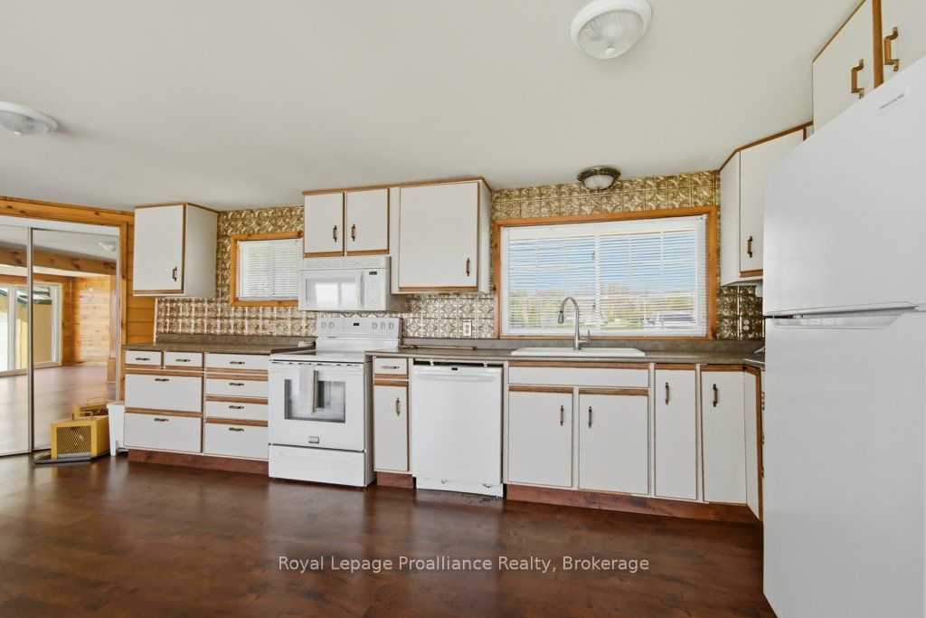 22579 Loyalist Parkway Property Photo 13