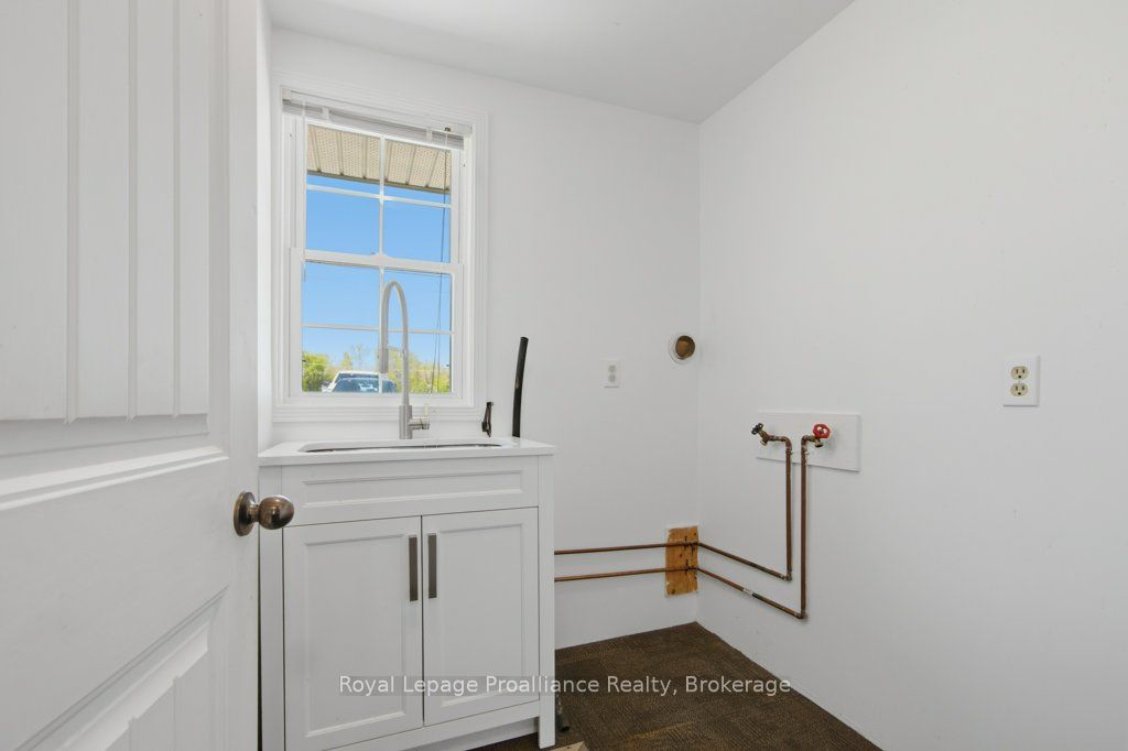 22579 Loyalist Parkway Property Photo 20