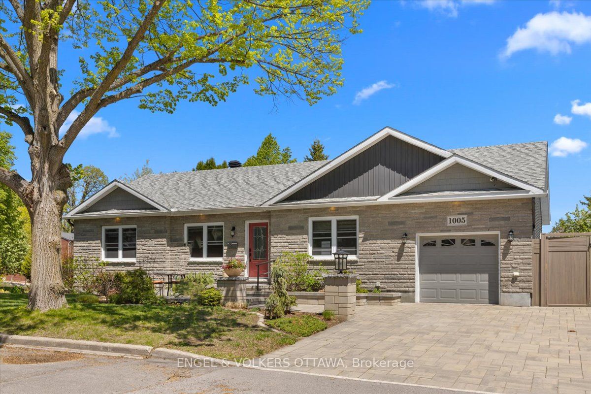 1005 Gold Crescent Property Photo 2