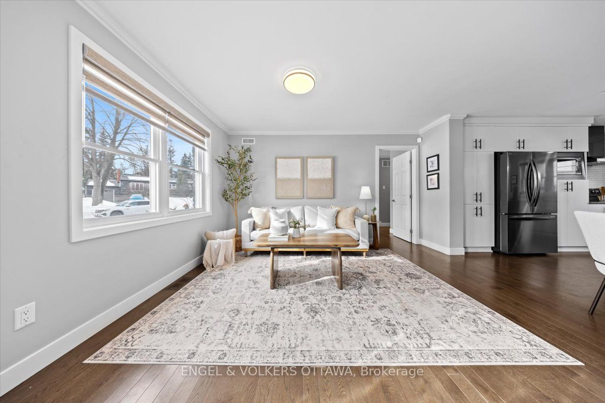 1005 Gold Crescent Property Photo 3