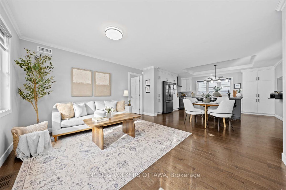 1005 Gold Crescent Property Photo 5