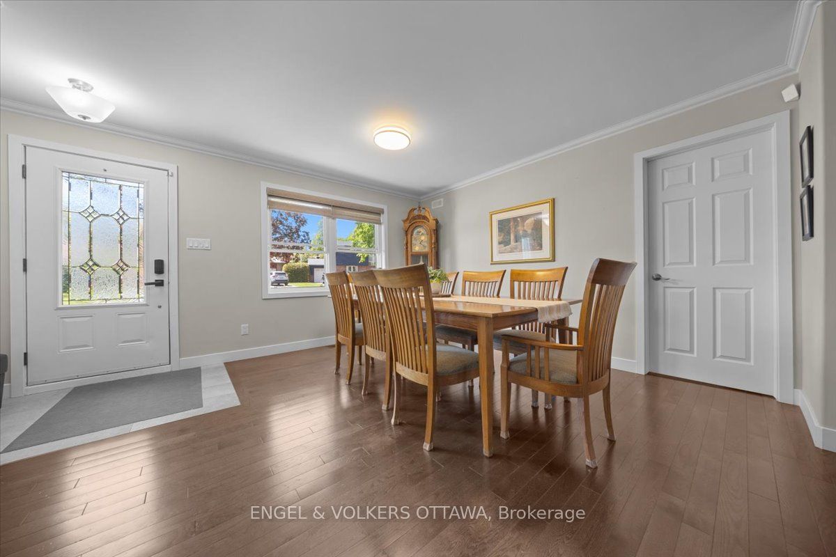 1005 Gold Crescent Property Photo 7